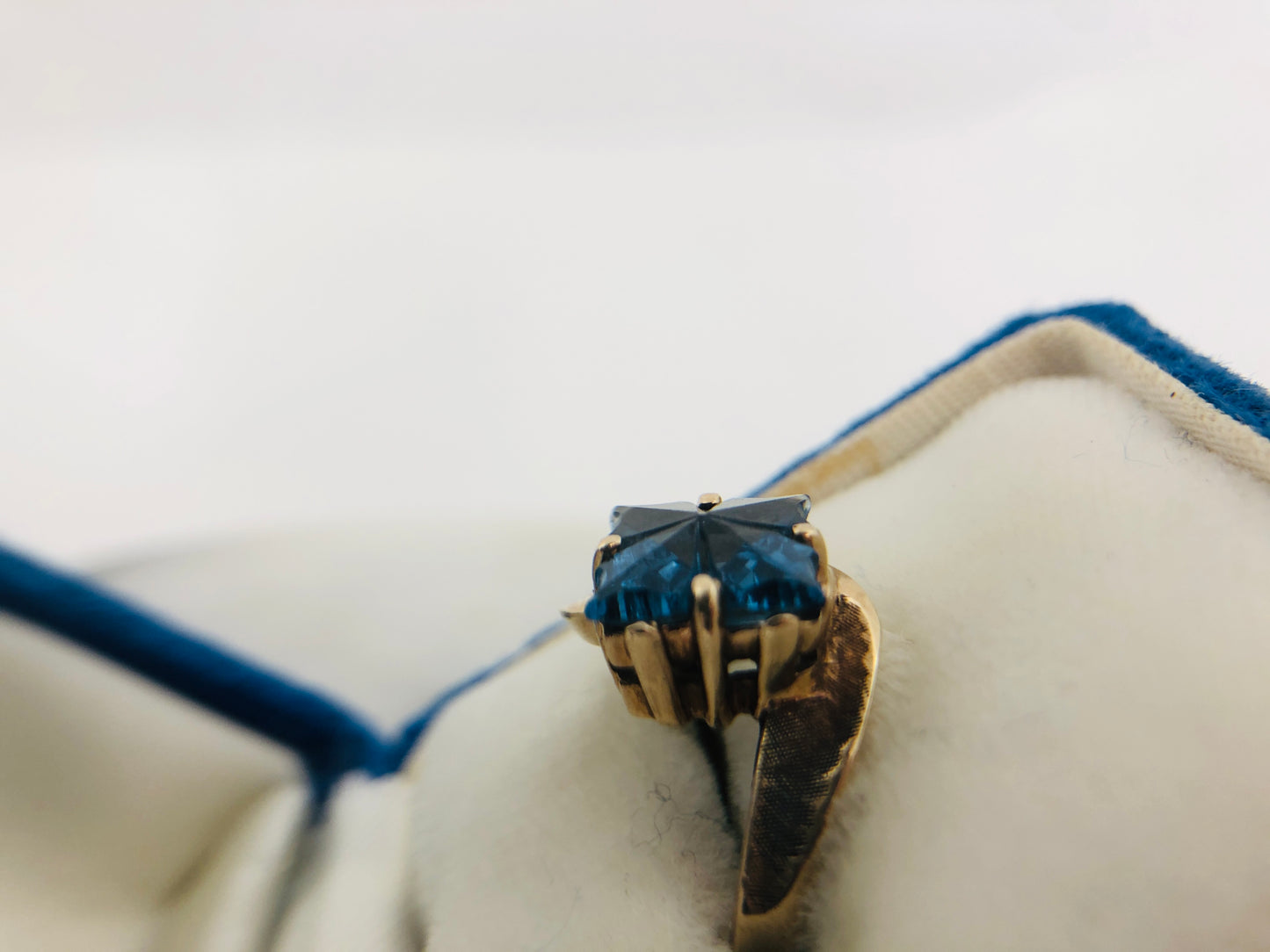 
                  
                    10K Gold Ladies Ring with Stunning Blue Gemstone (21591)
                  
                