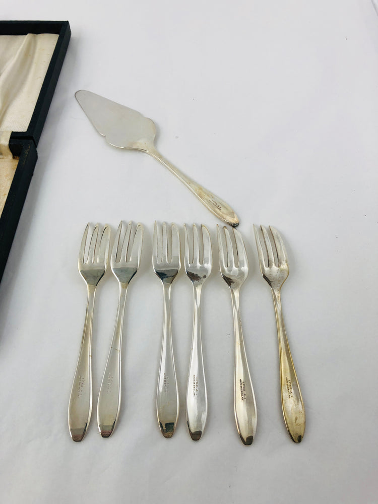 
                  
                    Boxed Cake Forks and Server (21257)
                  
                