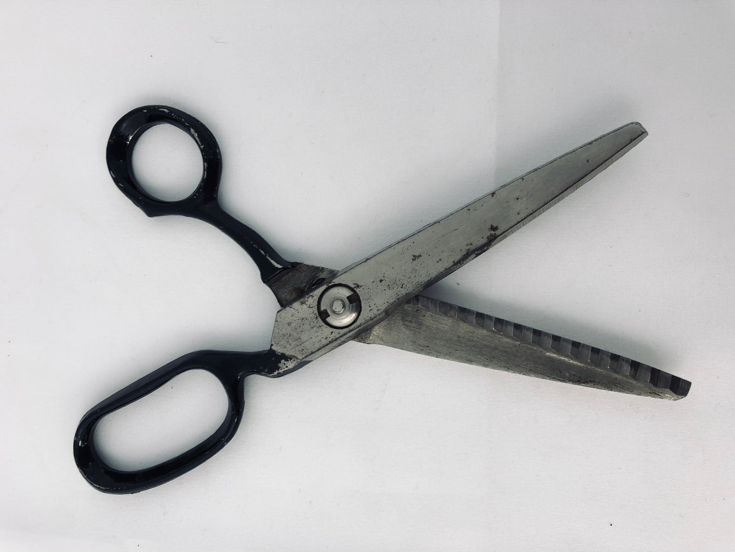 
                  
                    Monogram Sheffield - Pinking Shears  (20443)
                  
                