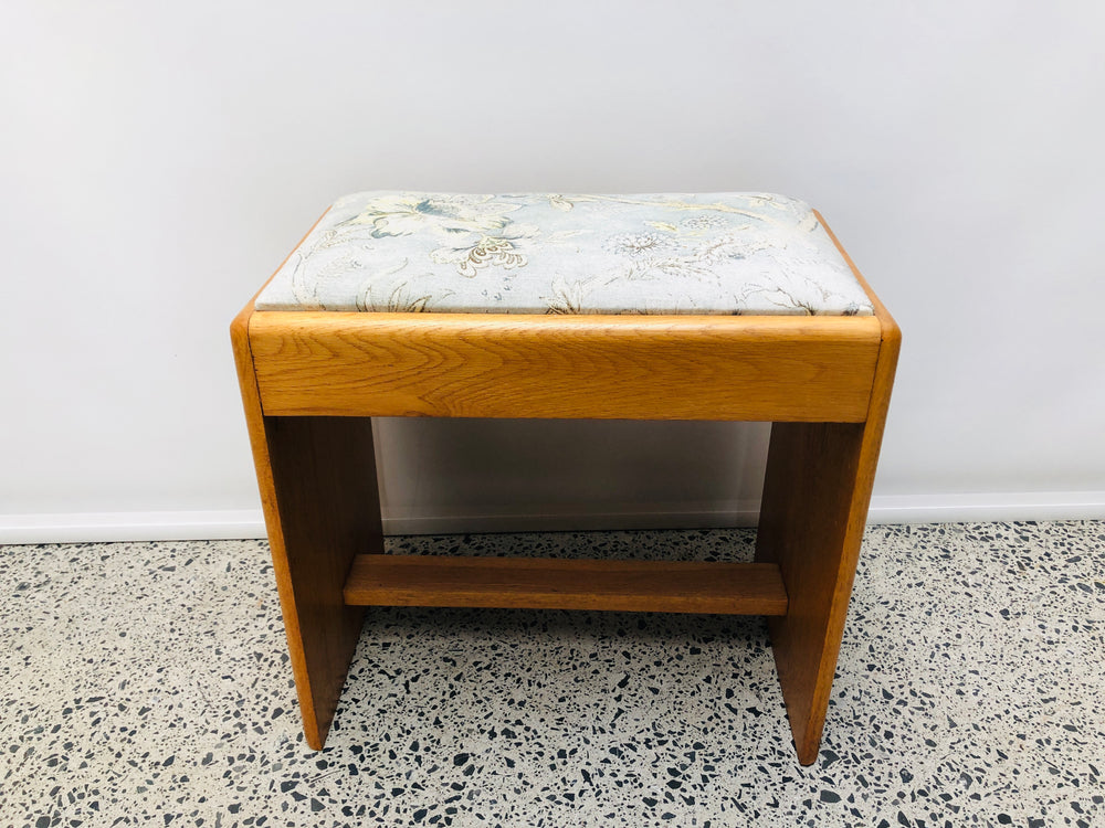 Small Oak Piano Seat (21476)