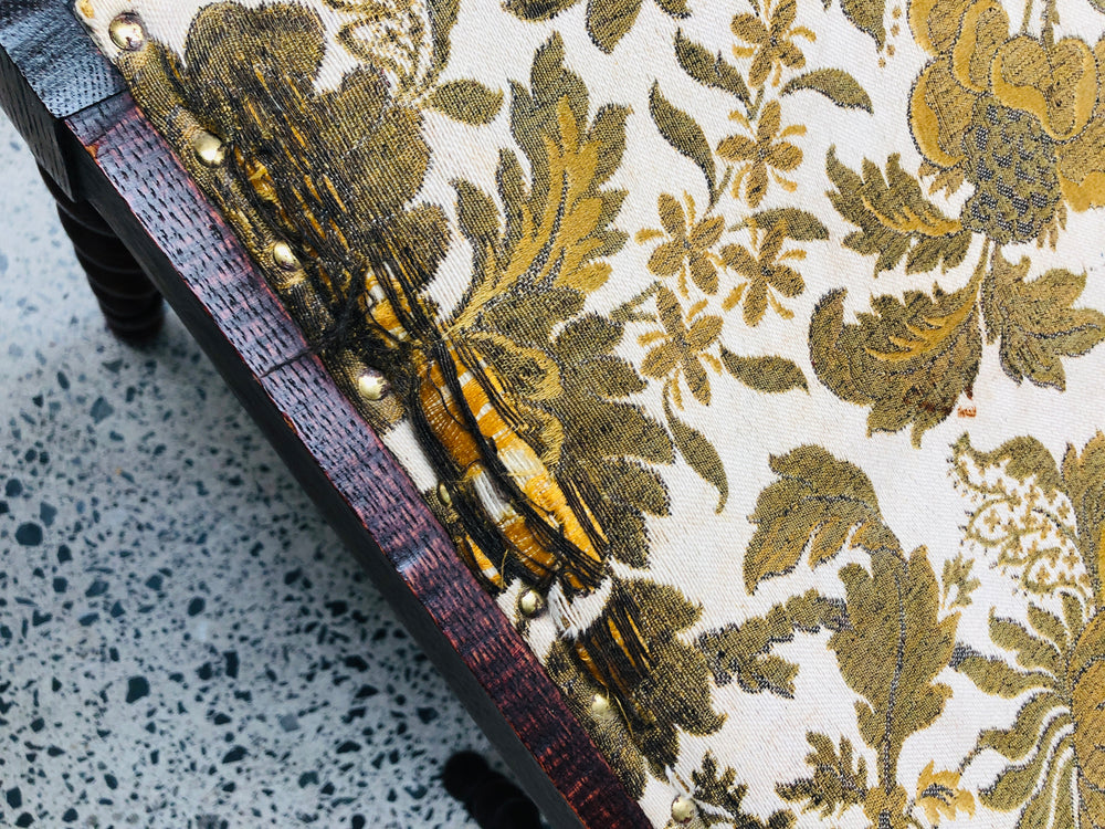 
                  
                    Antique Corner Chair with Bailey Twist Legs (21765)
                  
                