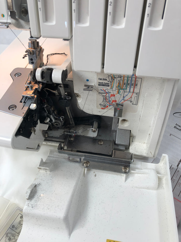 
                  
                    Bernina Overlocker 800DL (19283)
                  
                