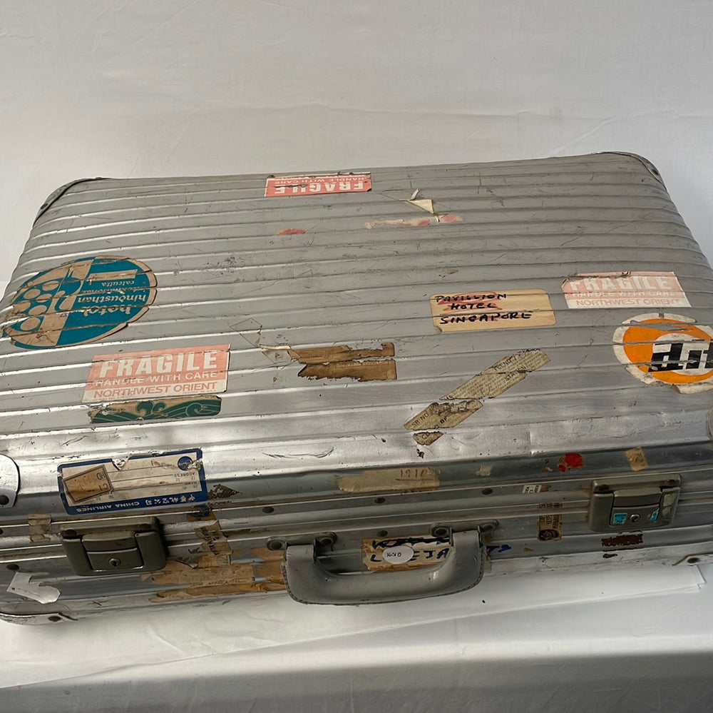 
                  
                    Aluminium Suitcase with Keys (16518)
                  
                