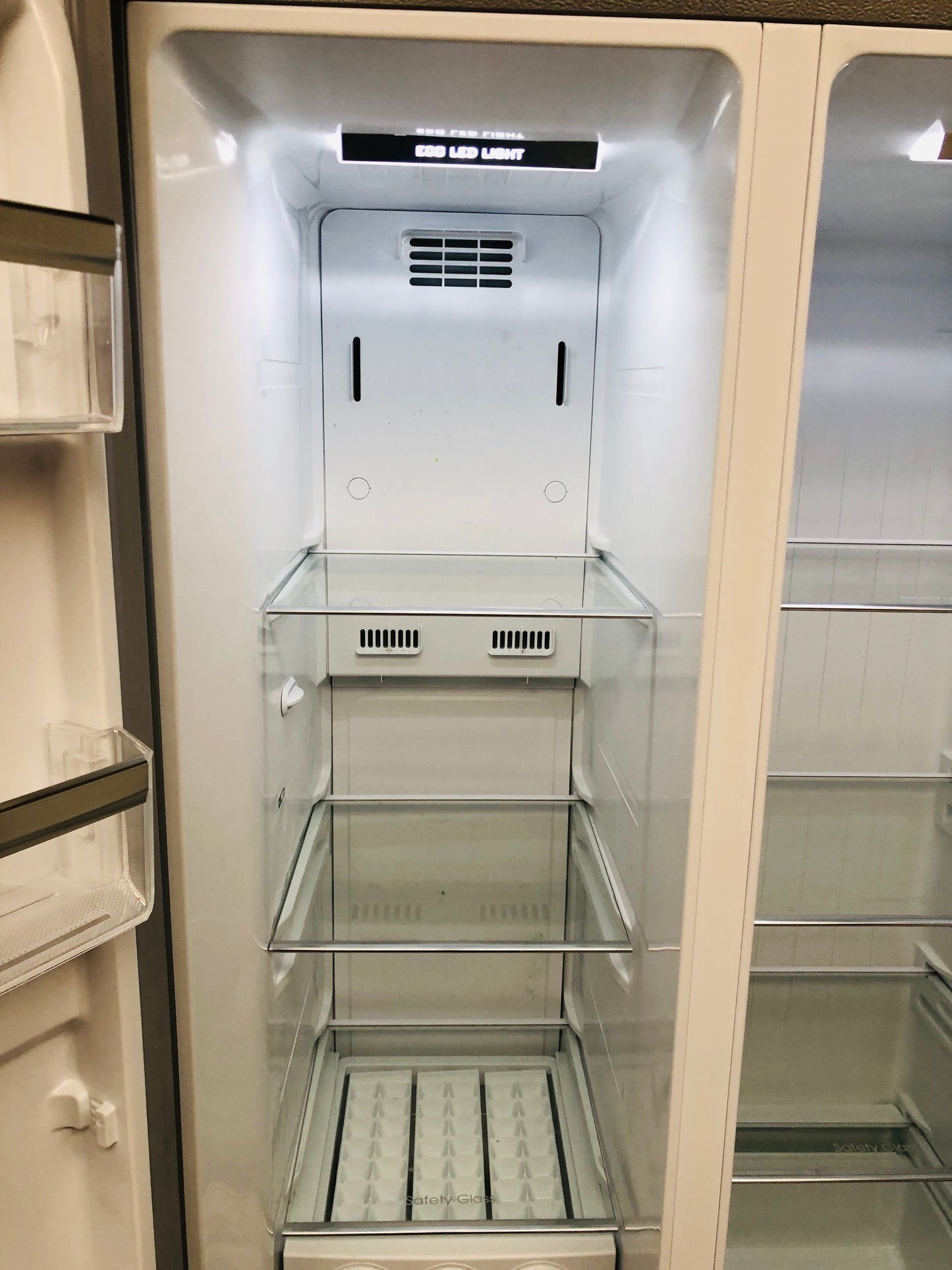 
                  
                    Midea - 584L Side by Side S/S Fridge Freezer (21601)
                  
                