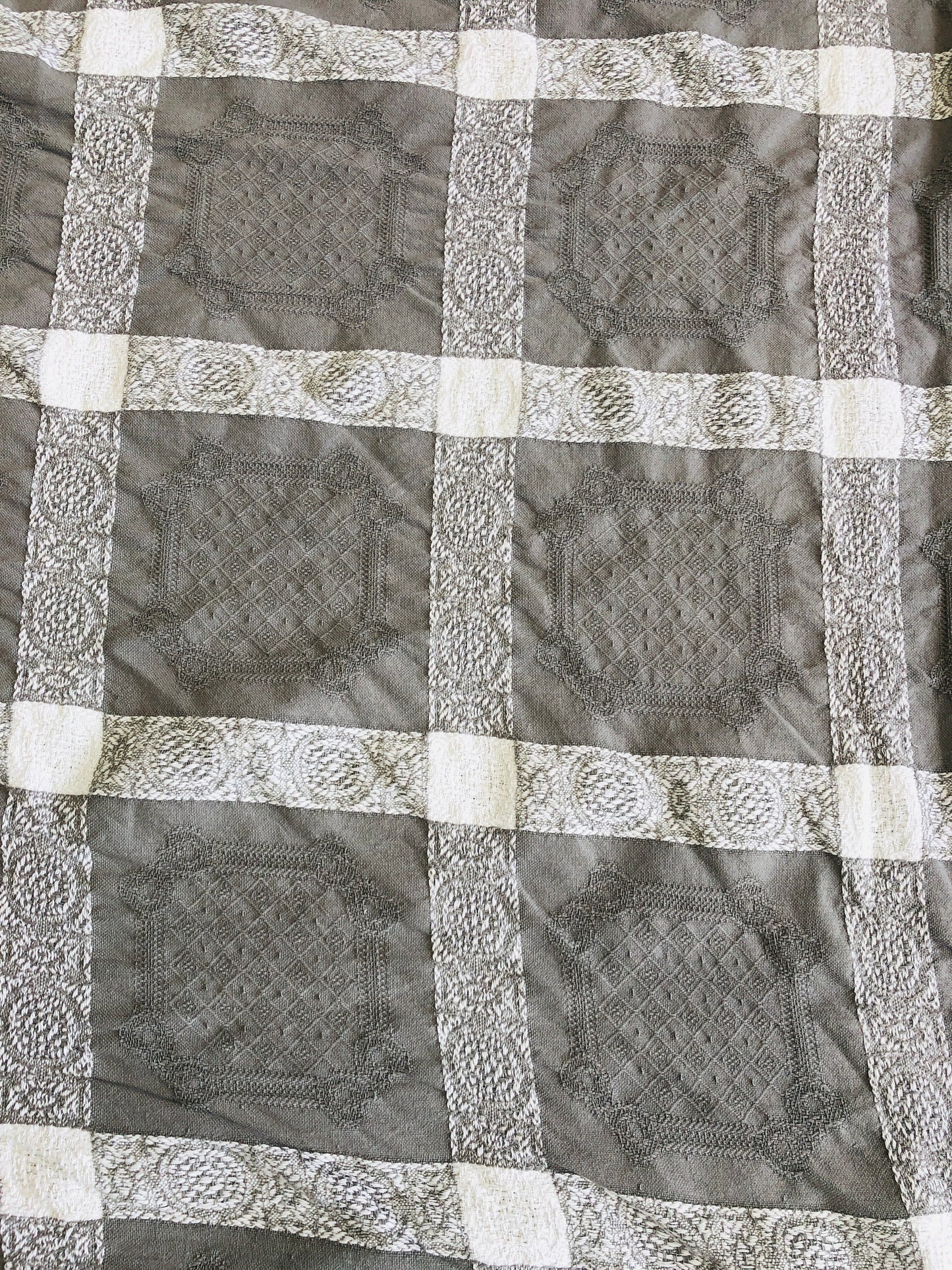 
                  
                    Long Grey Linen Tablecloth with 10 Napkins (21664)
                  
                