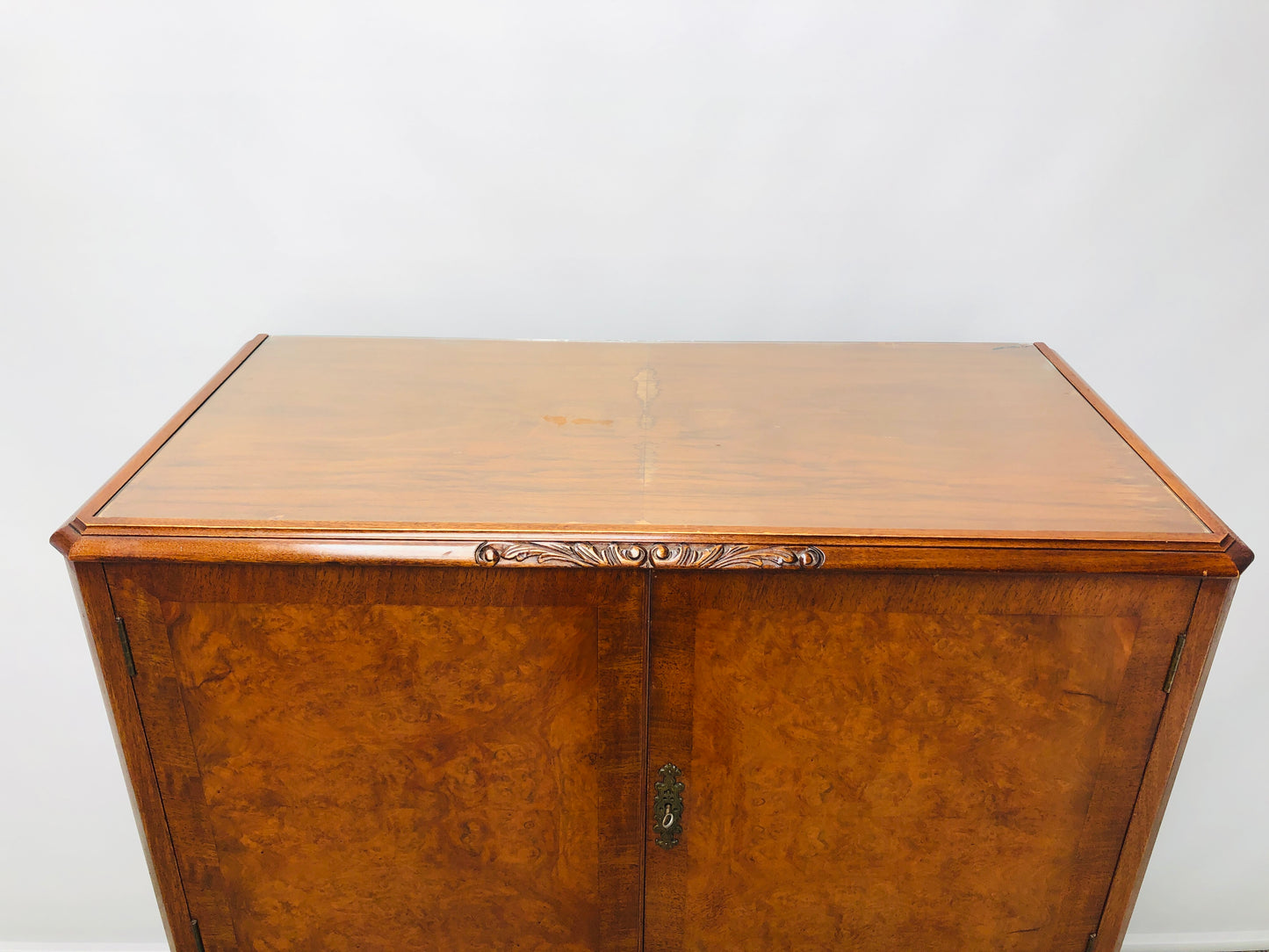 
                  
                    Antique Style Burr Walnut Drink Cabinet (21777)
                  
                
