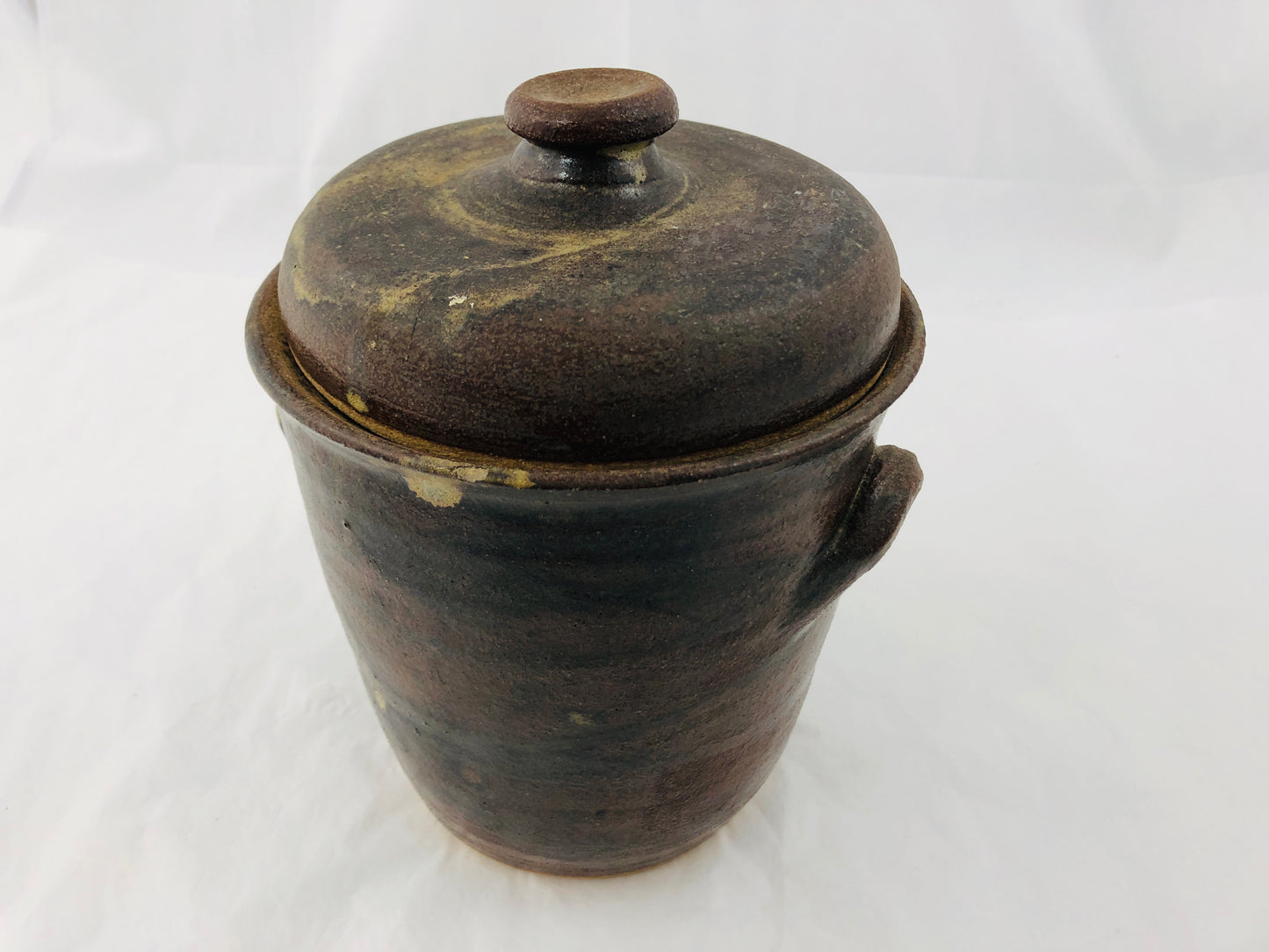 
                  
                    Heavy Pottery Pot with Lid (21562)
                  
                