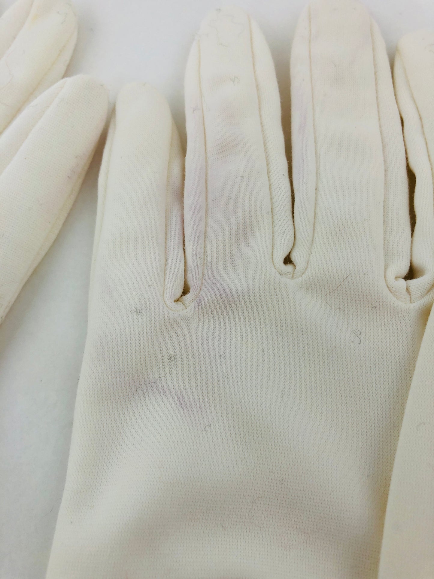 
                  
                    Vintage Dents- Womans Light Cream Gloves 7.5 (21666)
                  
                