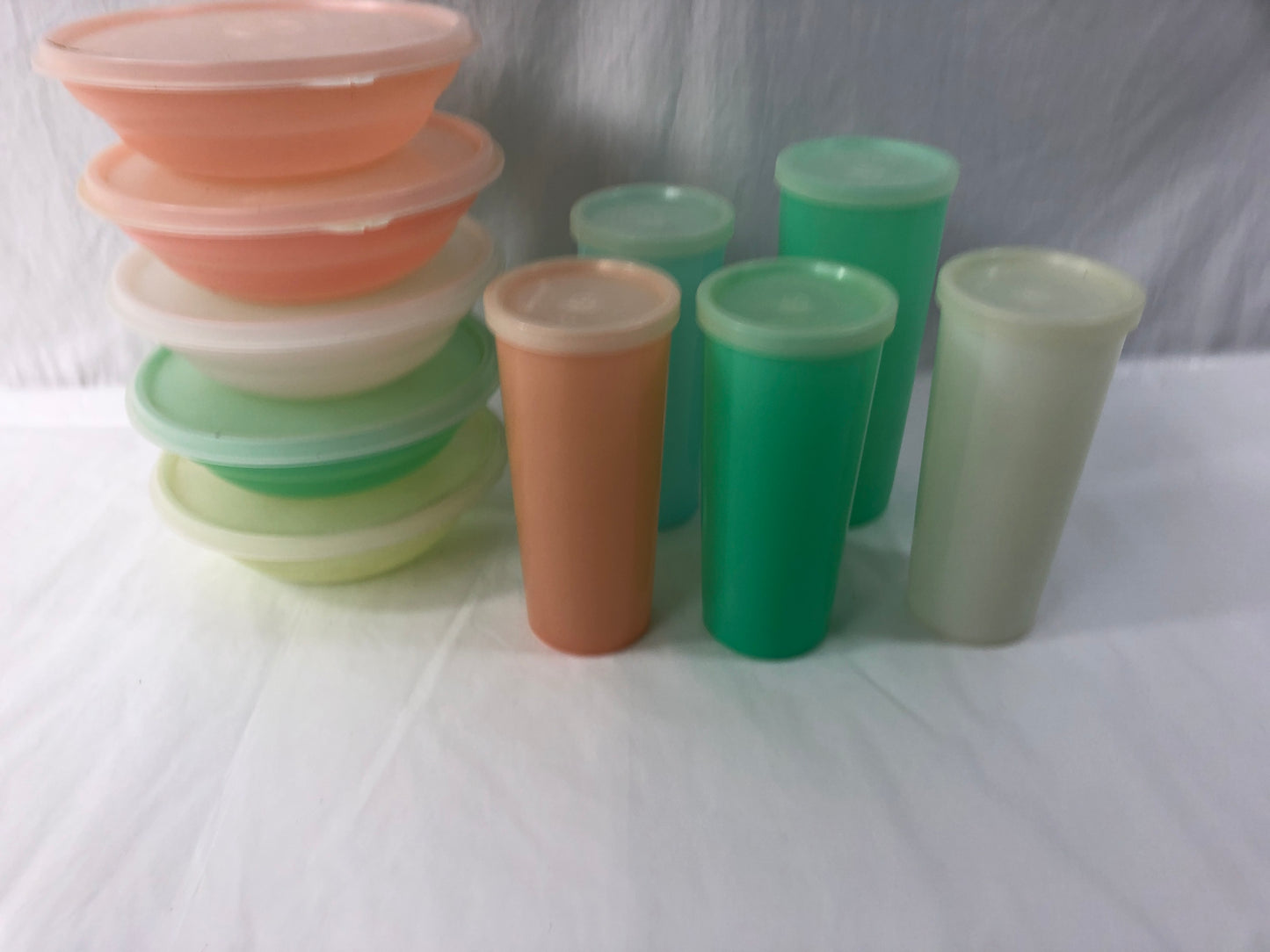 
                  
                    Vintage NZ Made Tupperware Bowls & Cups with Lids (21413)
                  
                
