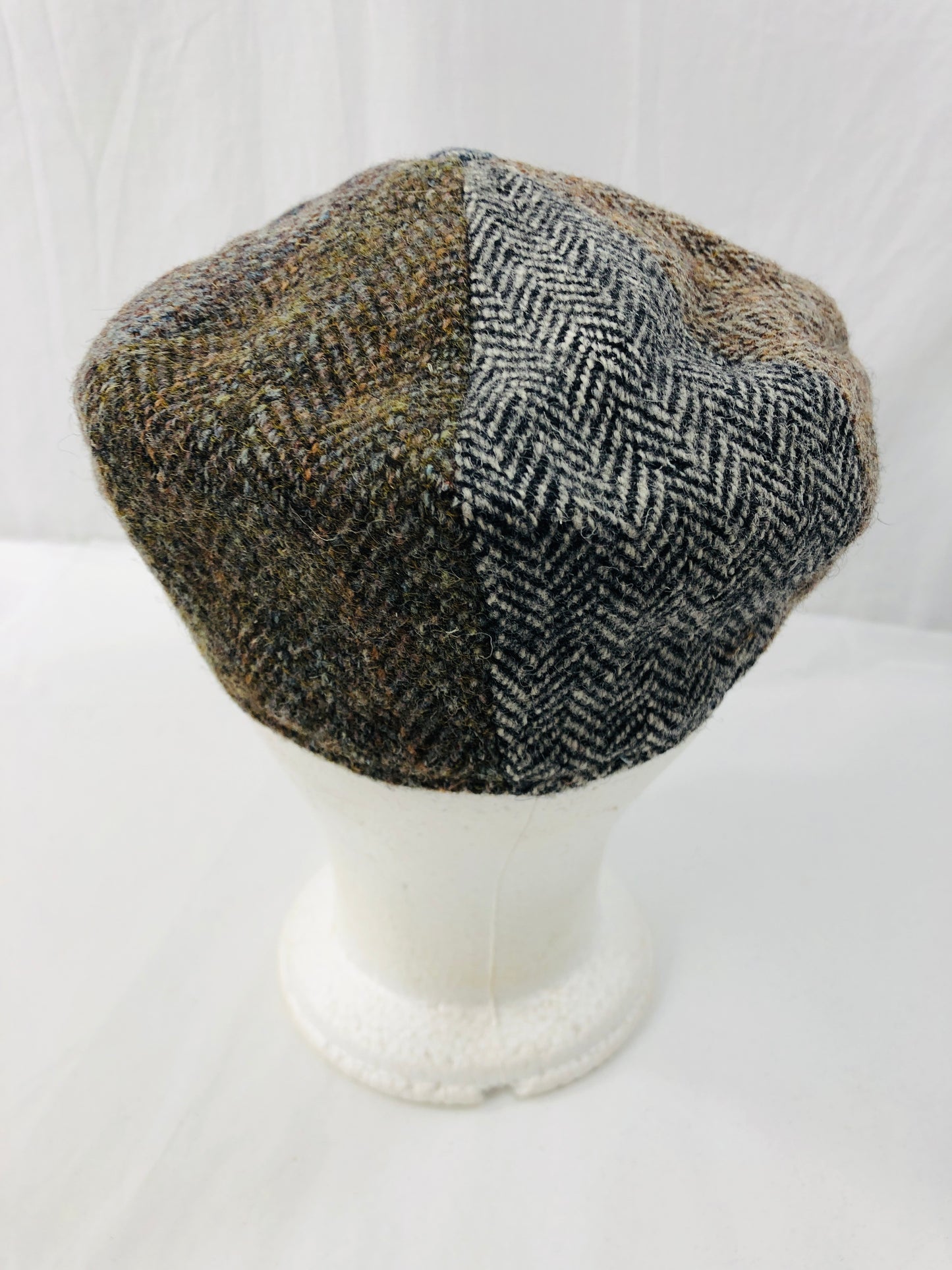 
                  
                    Wool Harris Tweed  Cheese-cutter - Size L (20916)
                  
                