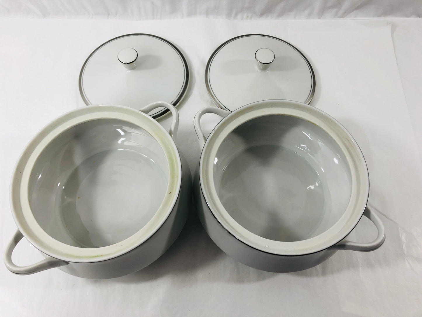 
                  
                    2 x Harbro Japan Fine China "Moonbeam" Lidded Serving Dishes (20680)
                  
                