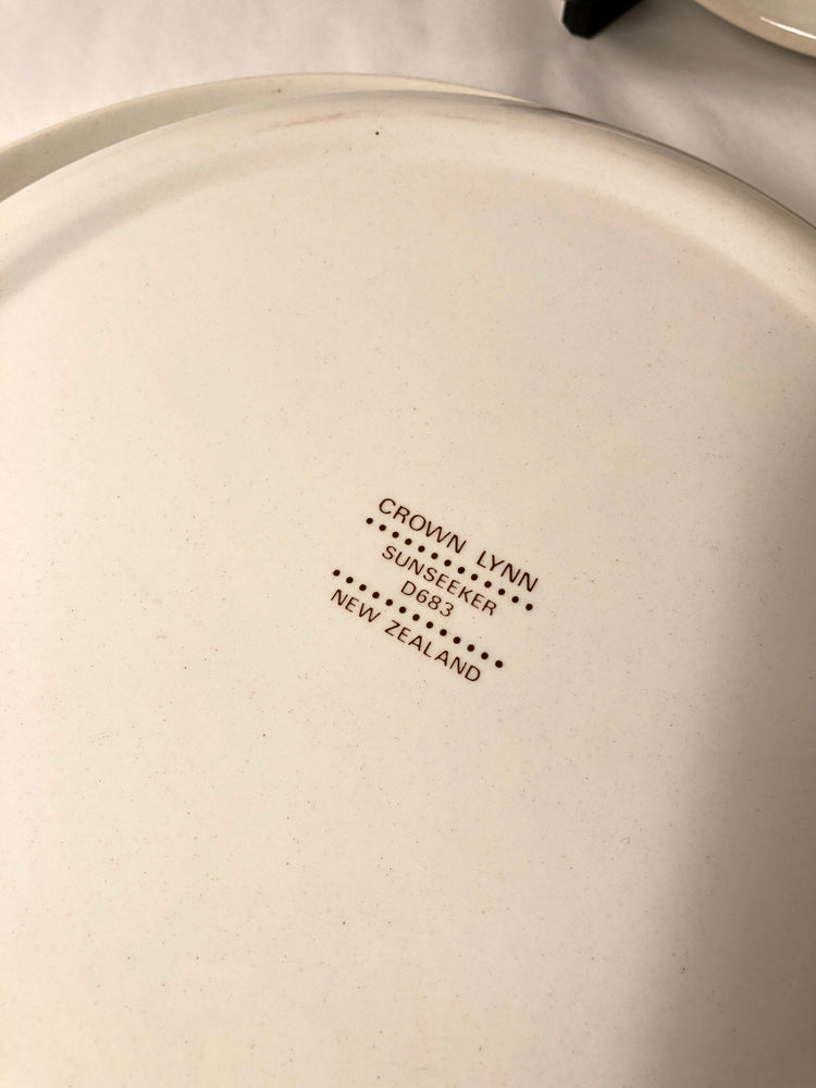 
                  
                    Crown Lynn -Sunseeker D683 Dinner Plates x 7 (20249)
                  
                