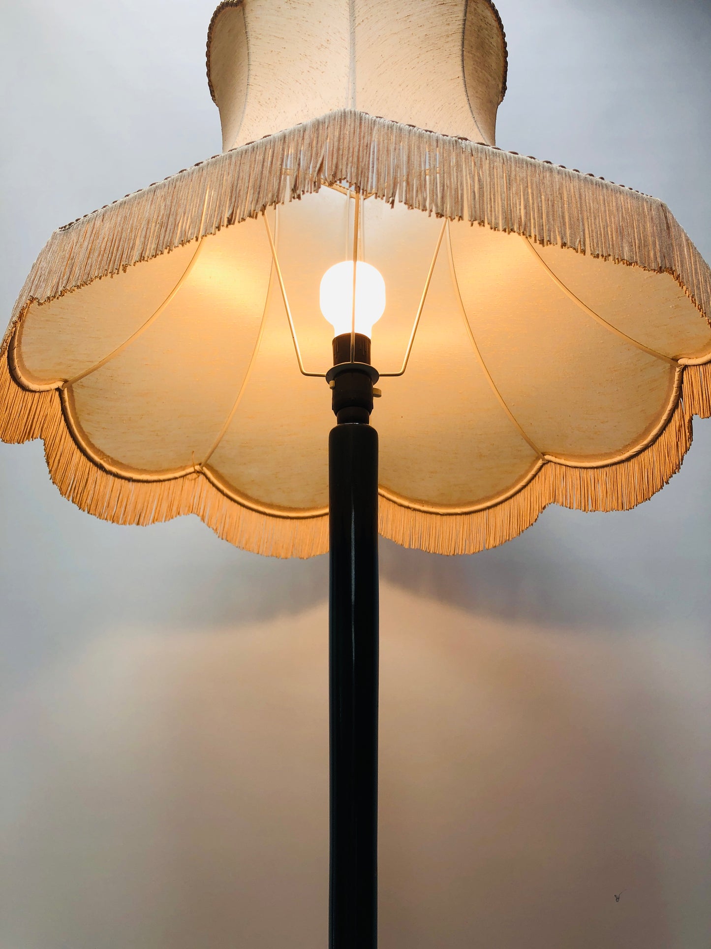 
                  
                    Vintage Lamp - Large Shade (21768)
                  
                