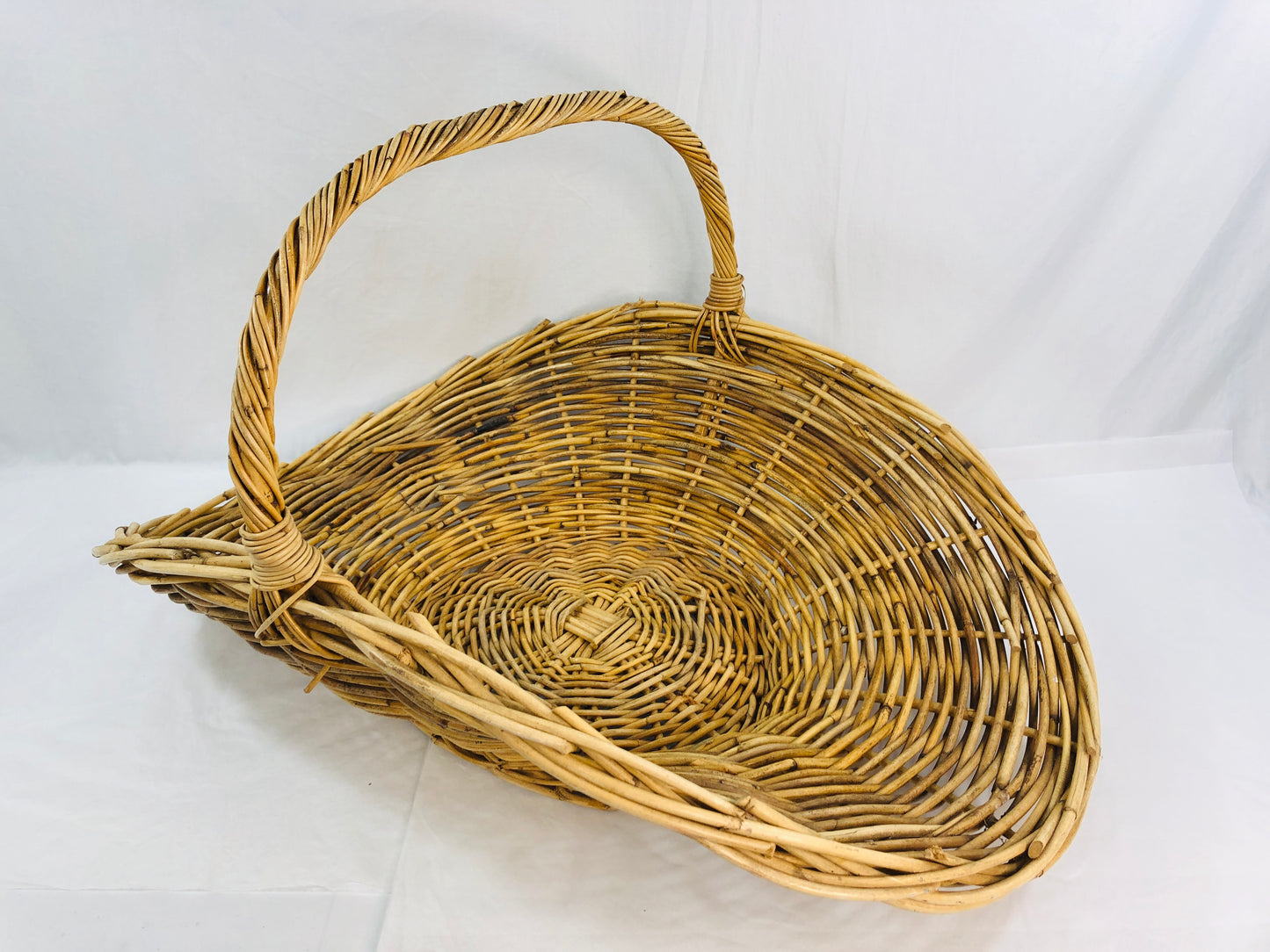 Very Large Cane Bread Basket (21740)