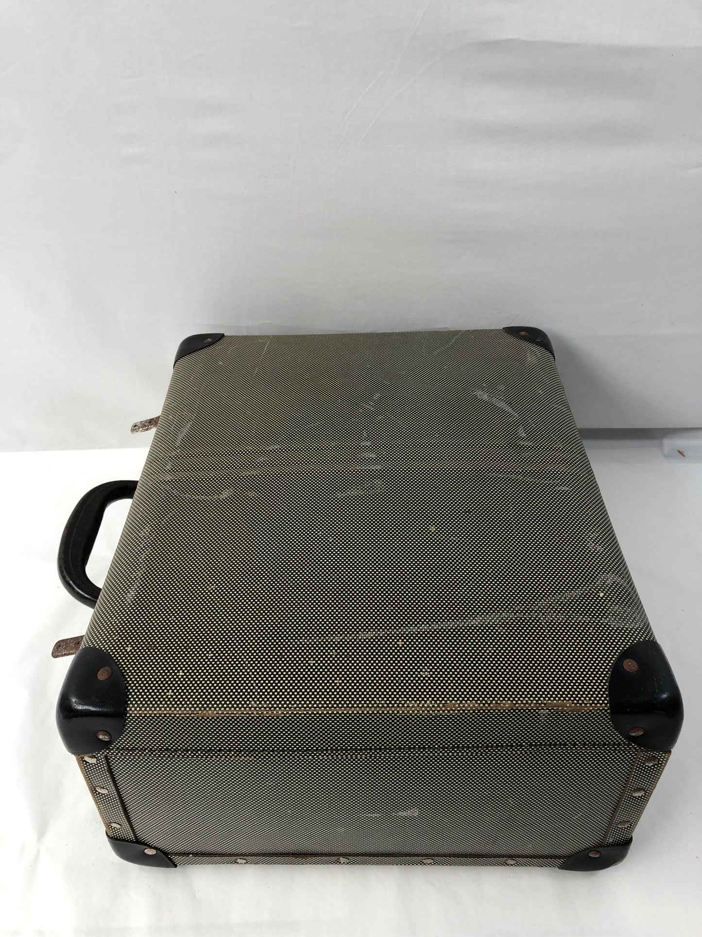 
                  
                    Vintage Hard shell Suitcase (20409)
                  
                
