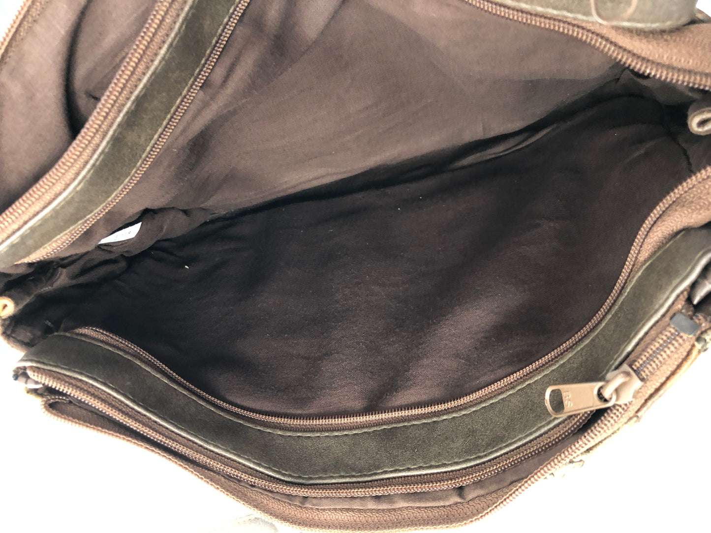 
                  
                    Vintage Leather Patch Bag (21441)
                  
                