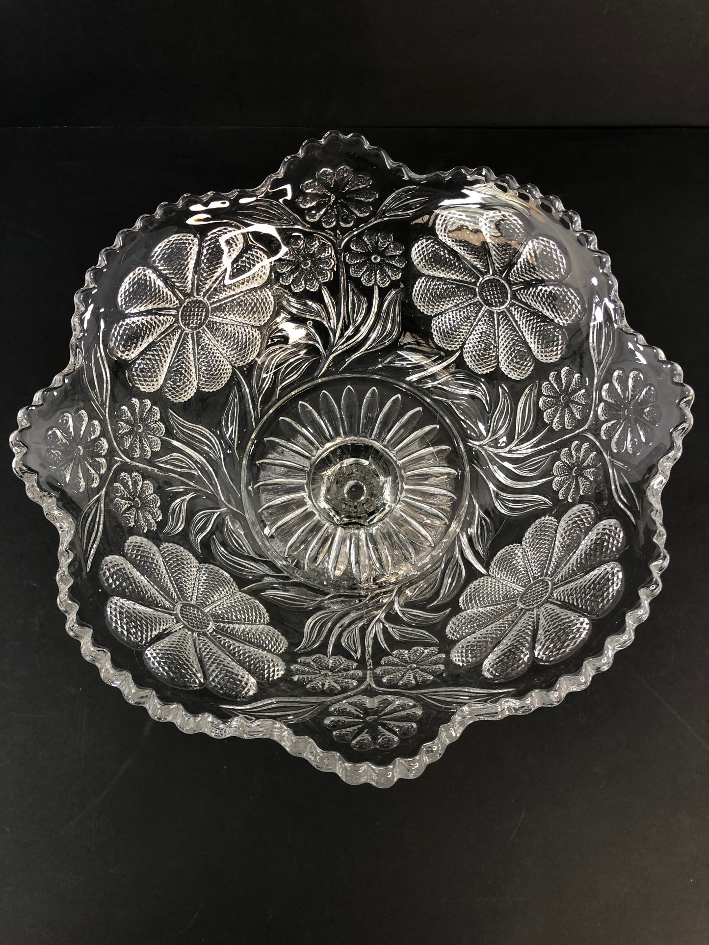 
                  
                    Large Heavy Glass Pedestal Fruit Bowl/Dessert Dish(21382)
                  
                