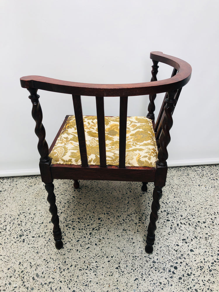 
                  
                    Antique Corner Chair with Bailey Twist Legs (21765)
                  
                