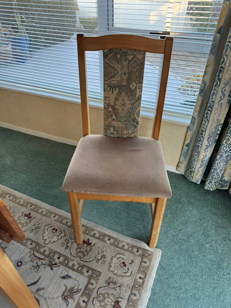 
                  
                    Rimu Oblong Dining Table and 6 Chairs (21509)
                  
                