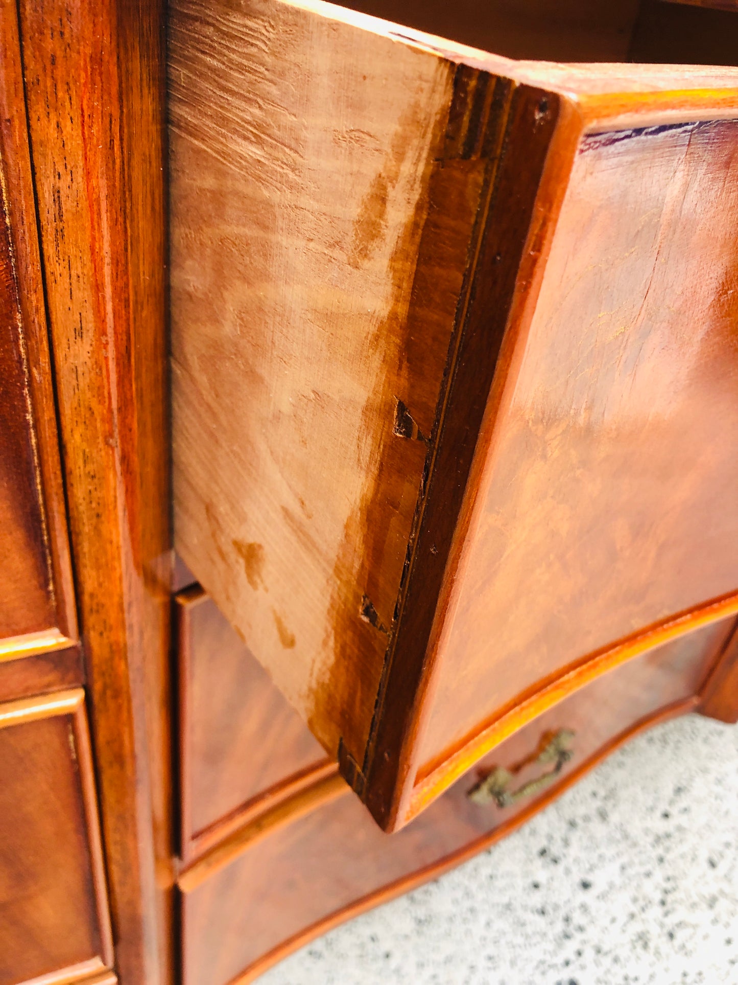 
                  
                    French Provincial 9 Drawer Dresser with Mirror (21779)
                  
                