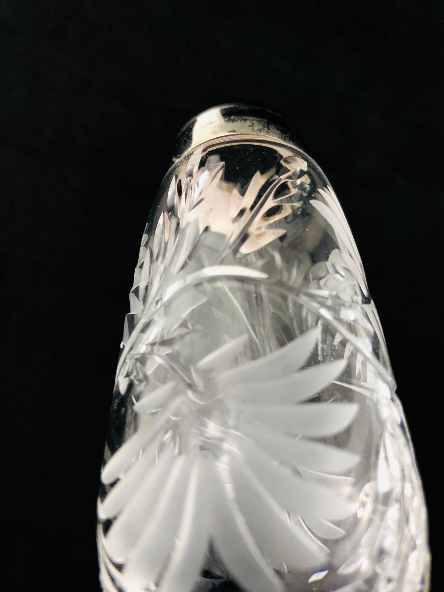 
                  
                    Stuart - Elegant Crystal Cut Salt & Pepper Shakers (21124)
                  
                