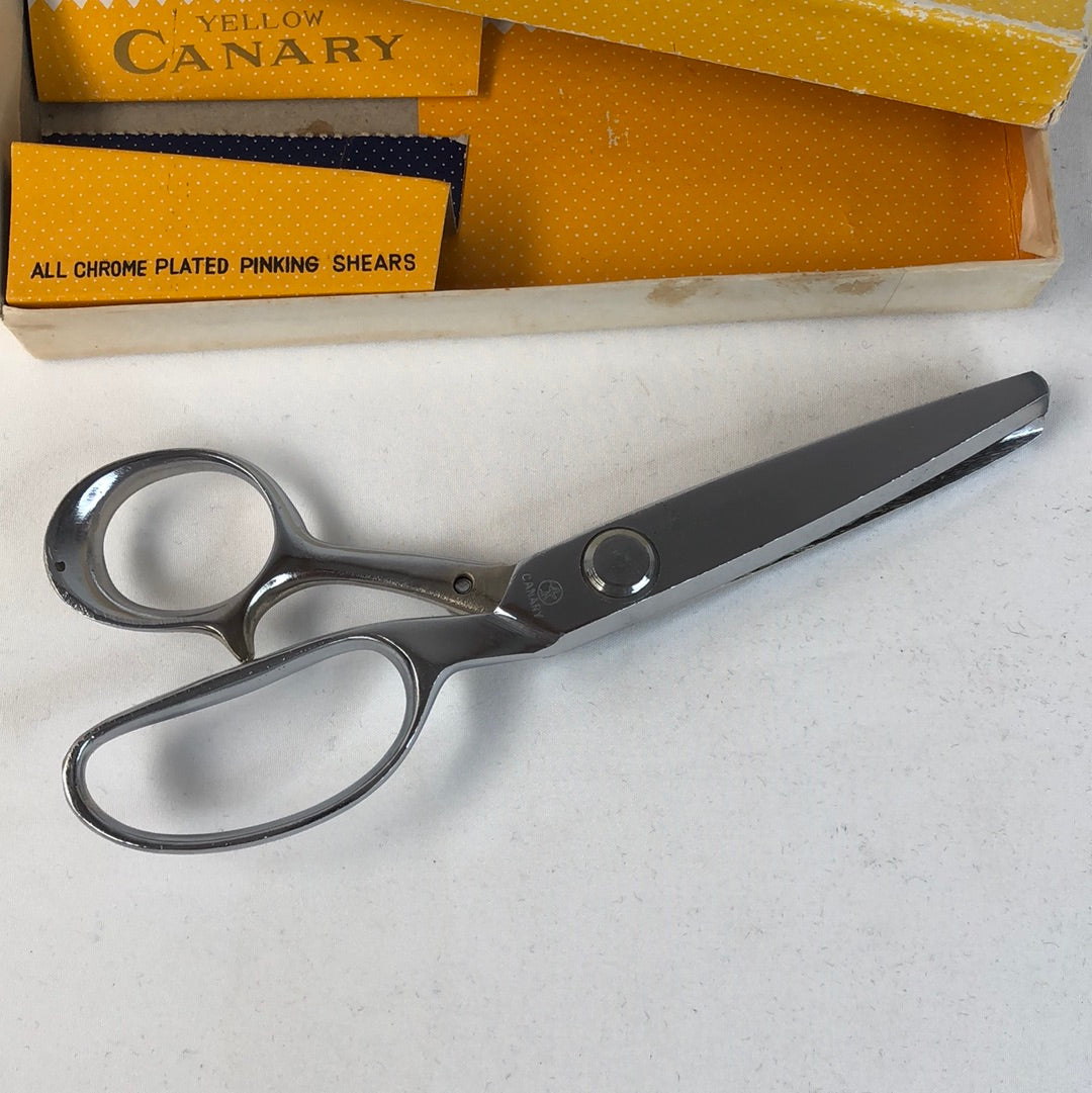 
                  
                    Vintage Yellow Canary Pinking Shears (17101)
                  
                