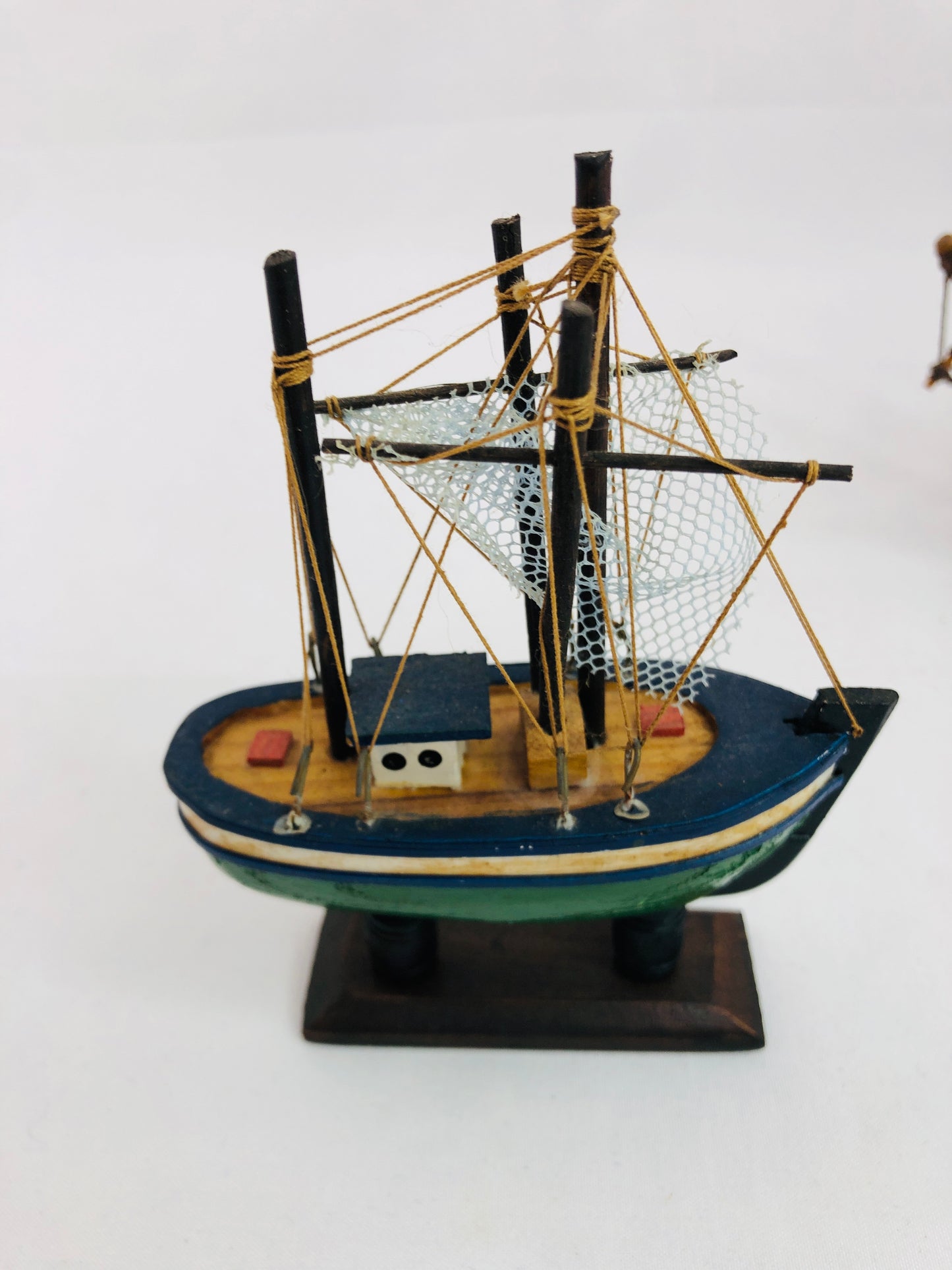 
                  
                    Set of Three Model Ships (21137)
                  
                