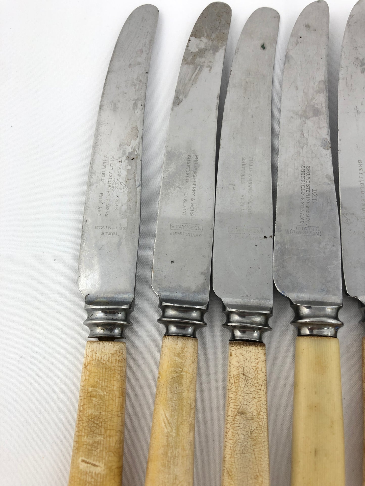 
                  
                    Sheffield - Dinner Knives x 8 (18641)
                  
                