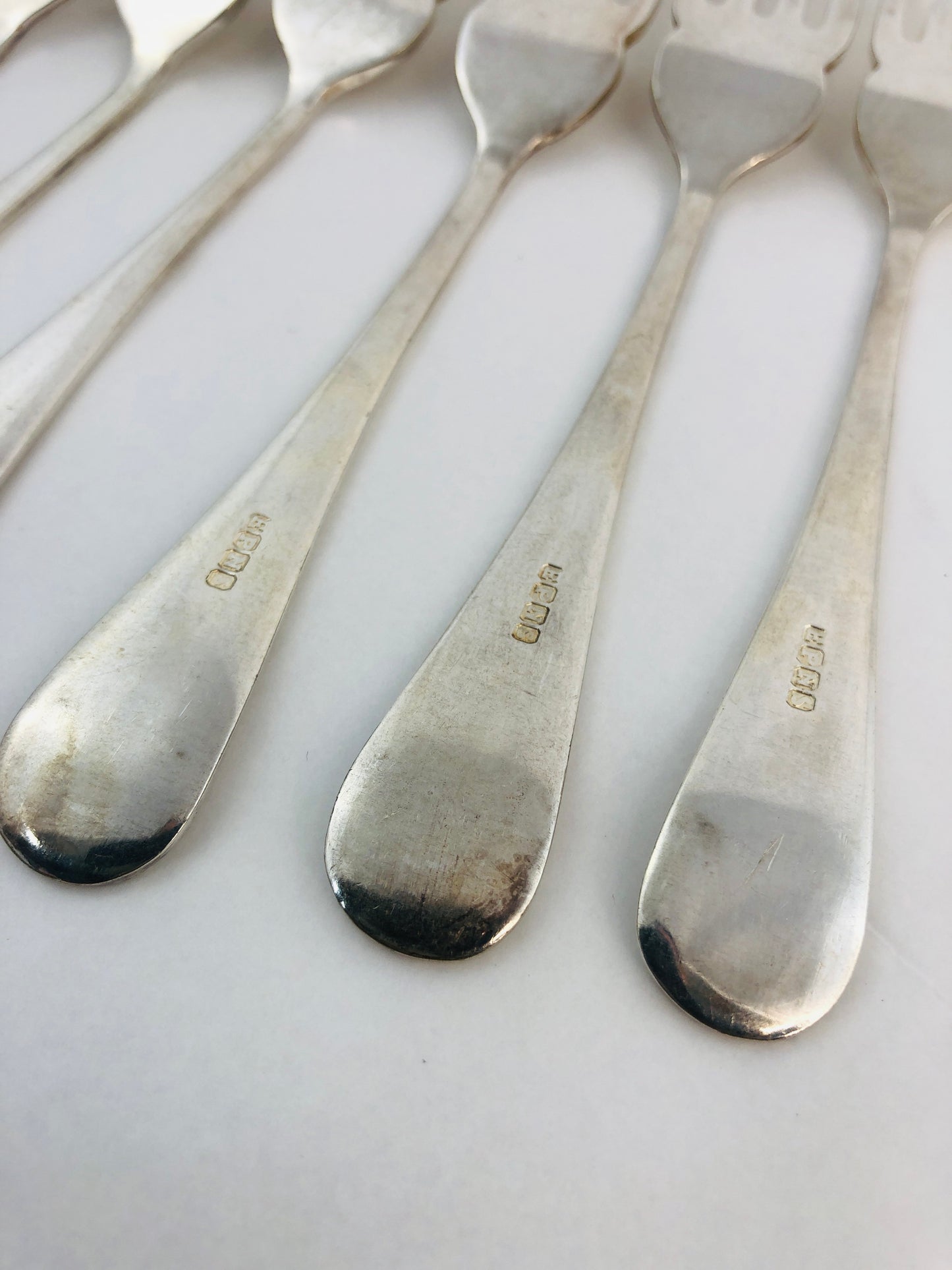 
                  
                    Vintage 12 Piece Fish Cutlery Set - Silver Plate (21318)
                  
                