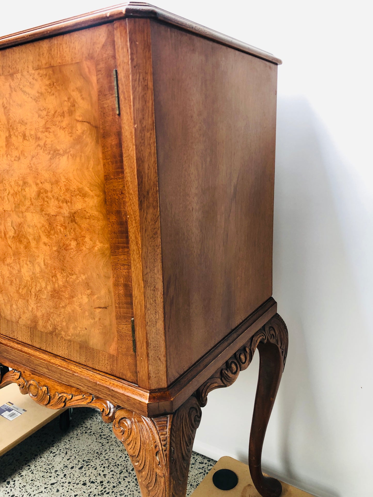 
                  
                    Antique Style Burr Walnut Drink Cabinet (21777)
                  
                