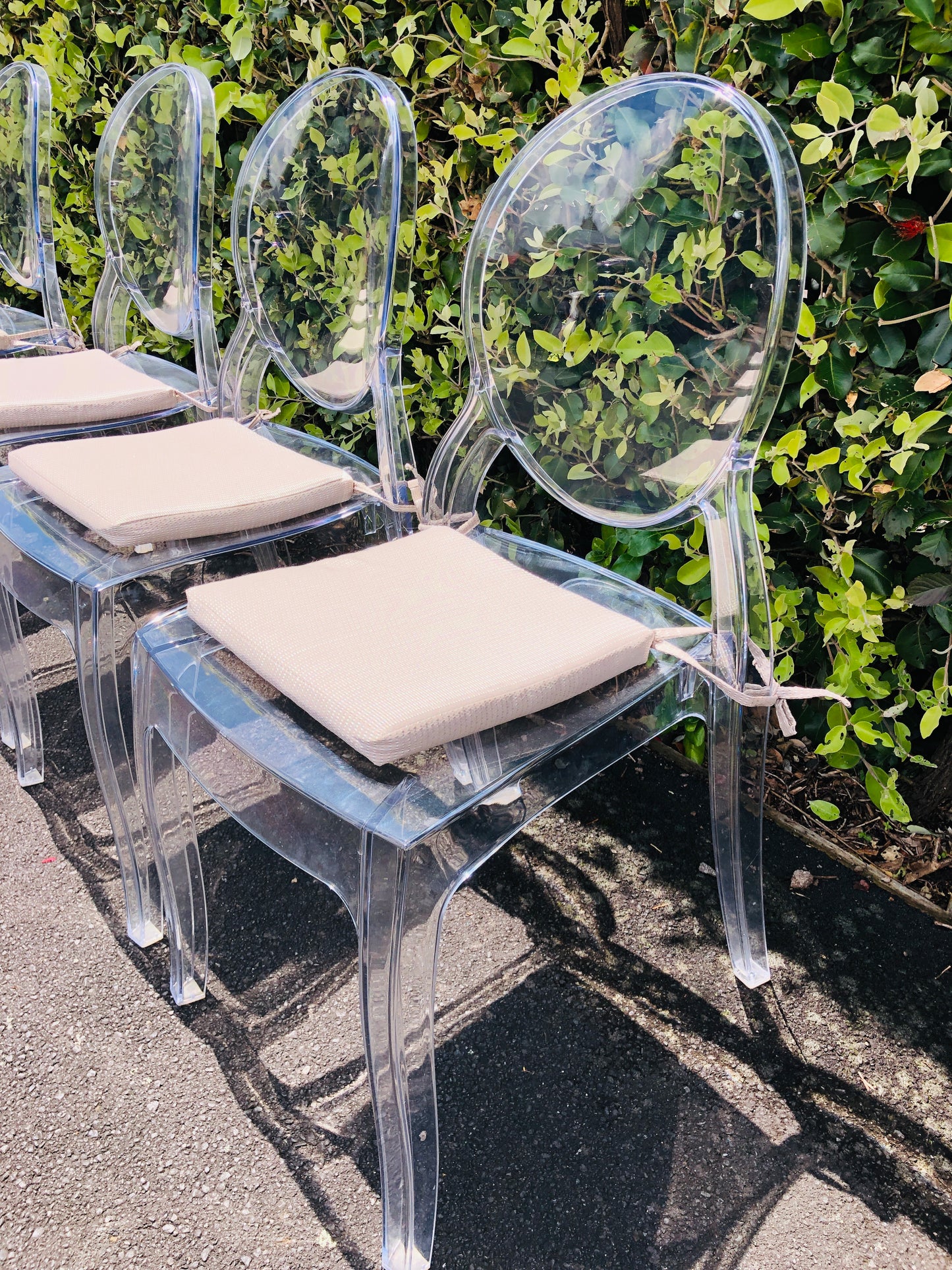 
                  
                    Ghost Dining Chairs x 6 - Clear (21798)
                  
                