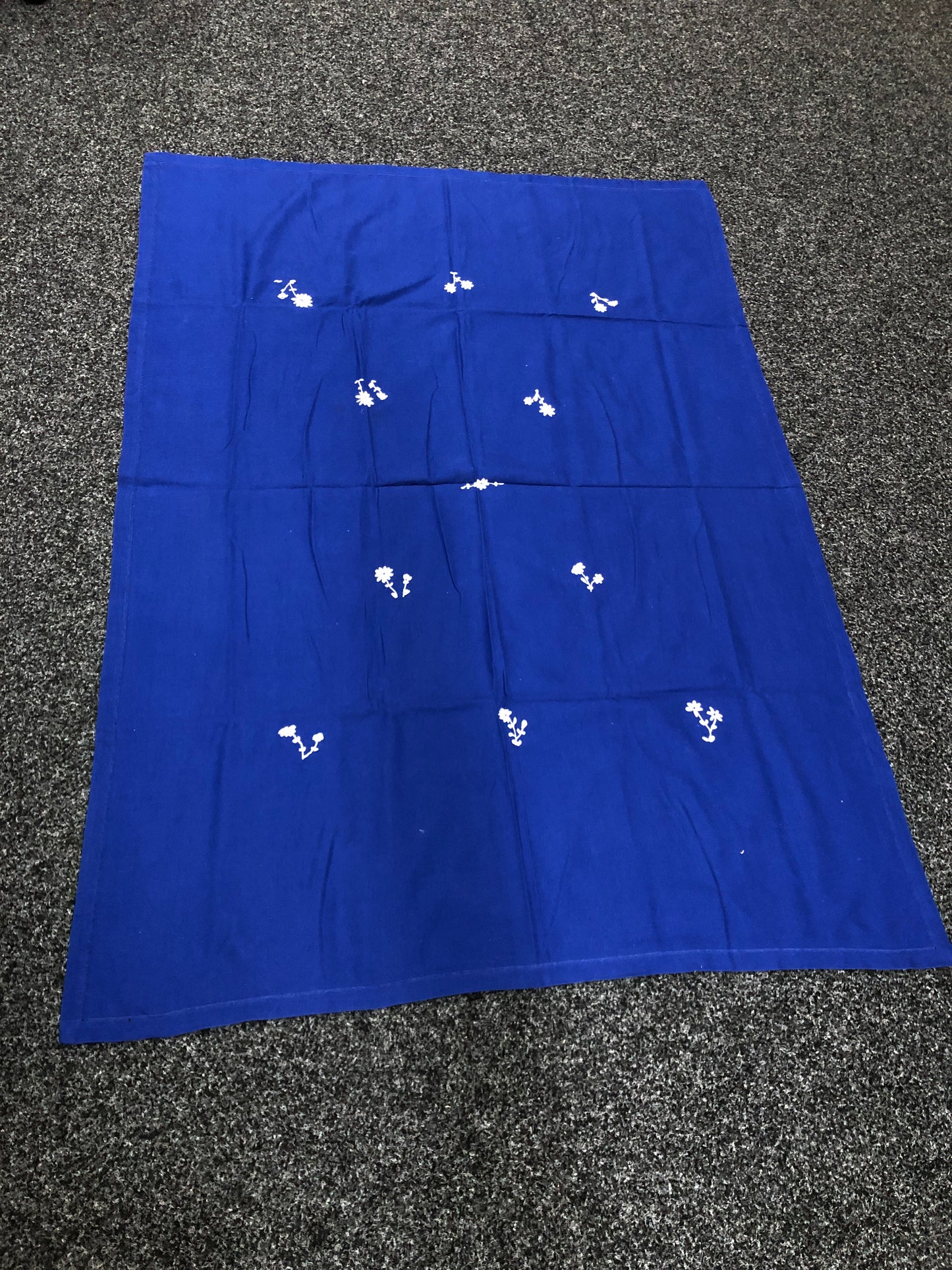 
                  
                    Dark Blue Linen Tablecloth with Stitched Daisy's (21409)
                  
                