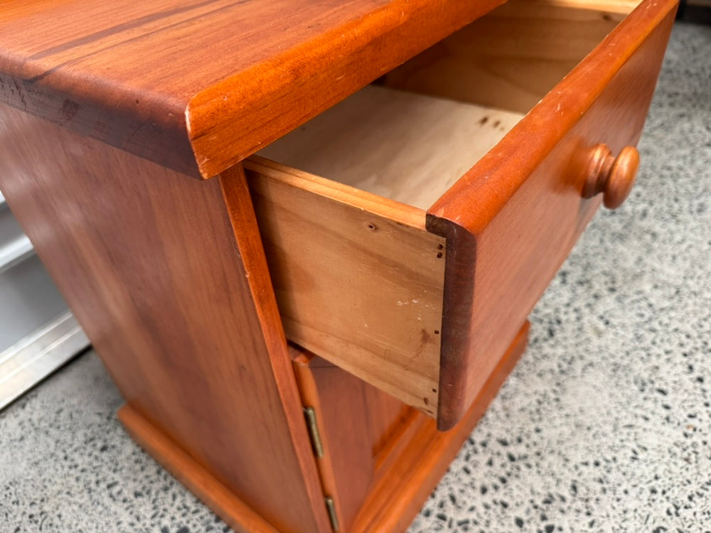 
                  
                    Solid Wood Single Bedside Cabinet (20043)
                  
                