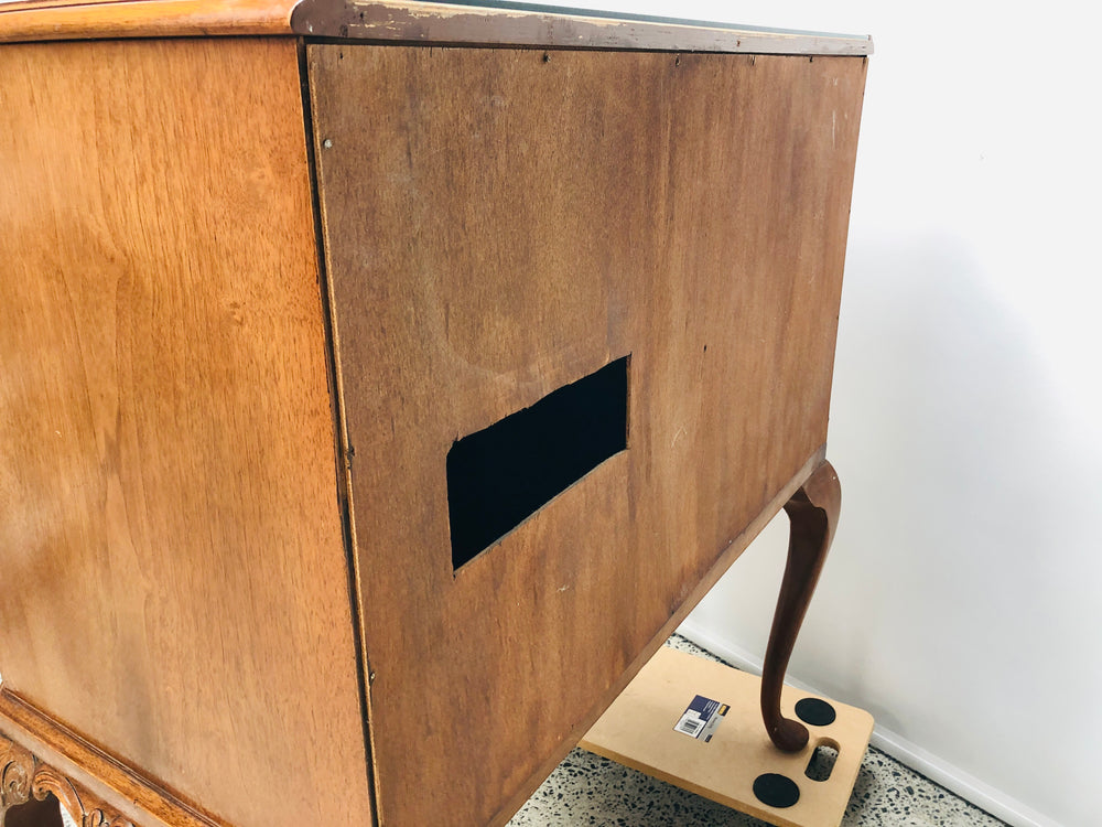 
                  
                    Antique Style Burr Walnut Drink Cabinet (21777)
                  
                