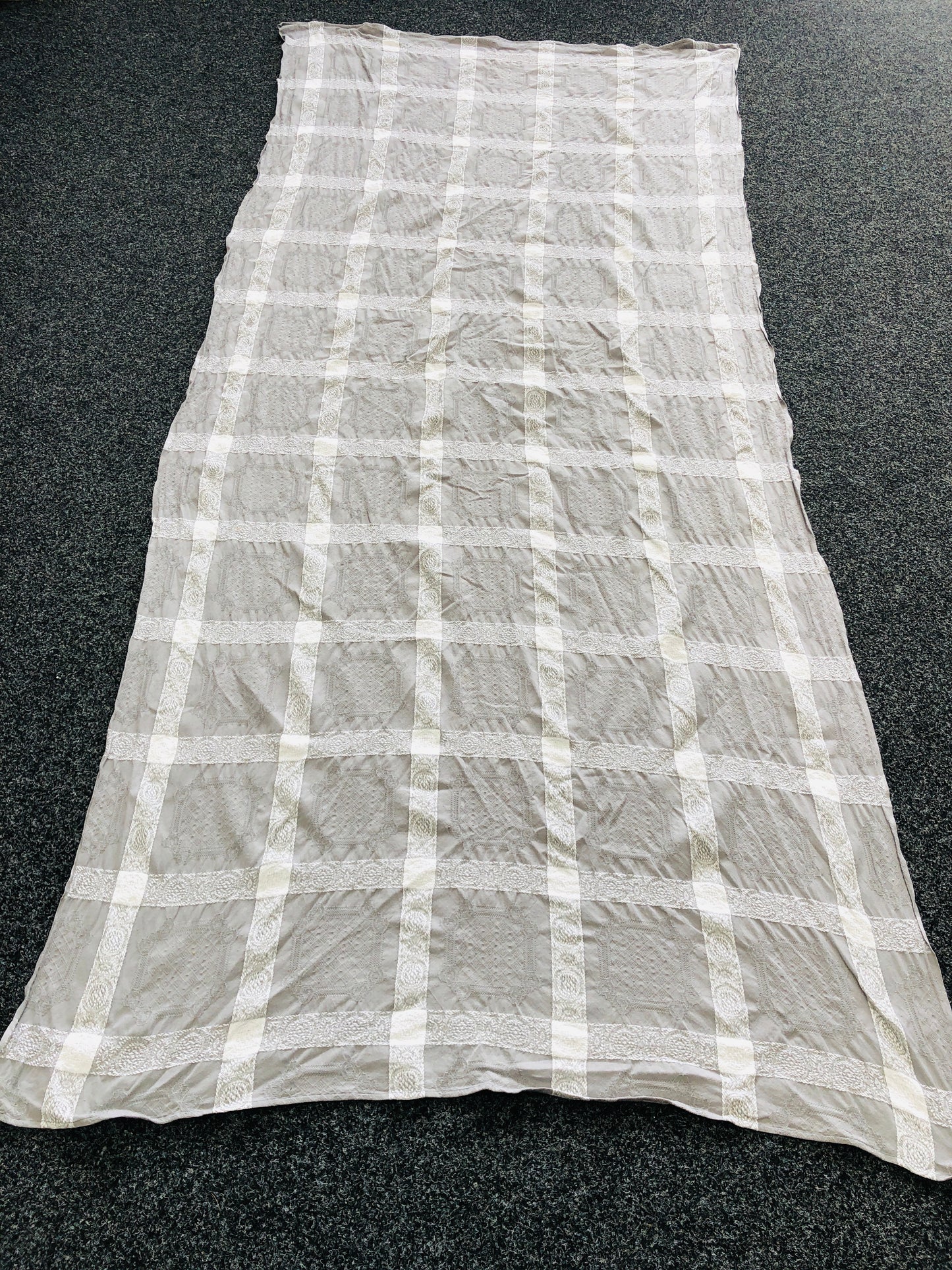 
                  
                    Long Grey Linen Tablecloth with 10 Napkins (21664)
                  
                