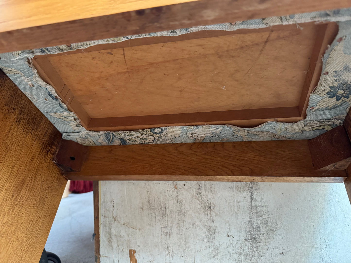 
                  
                    Small Oak Piano Seat (21476)
                  
                