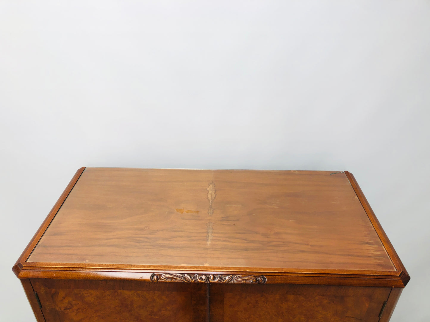 
                  
                    Antique Style Burr Walnut Drink Cabinet (21777)
                  
                
