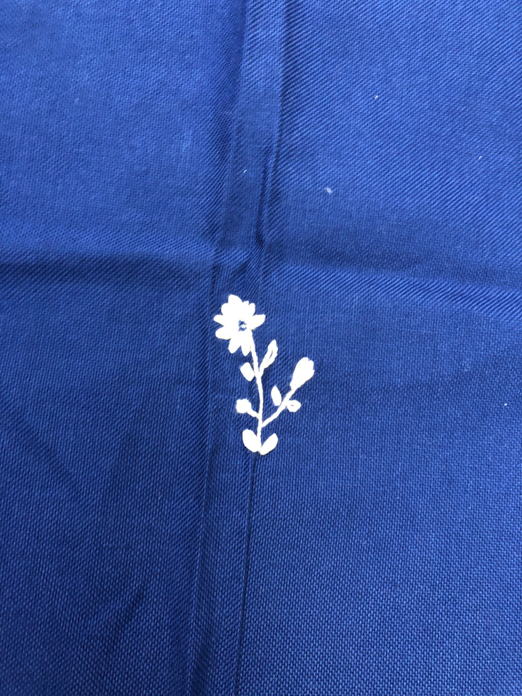 
                  
                    Dark Blue Linen Tablecloth with Stitched Daisy's (21409)
                  
                