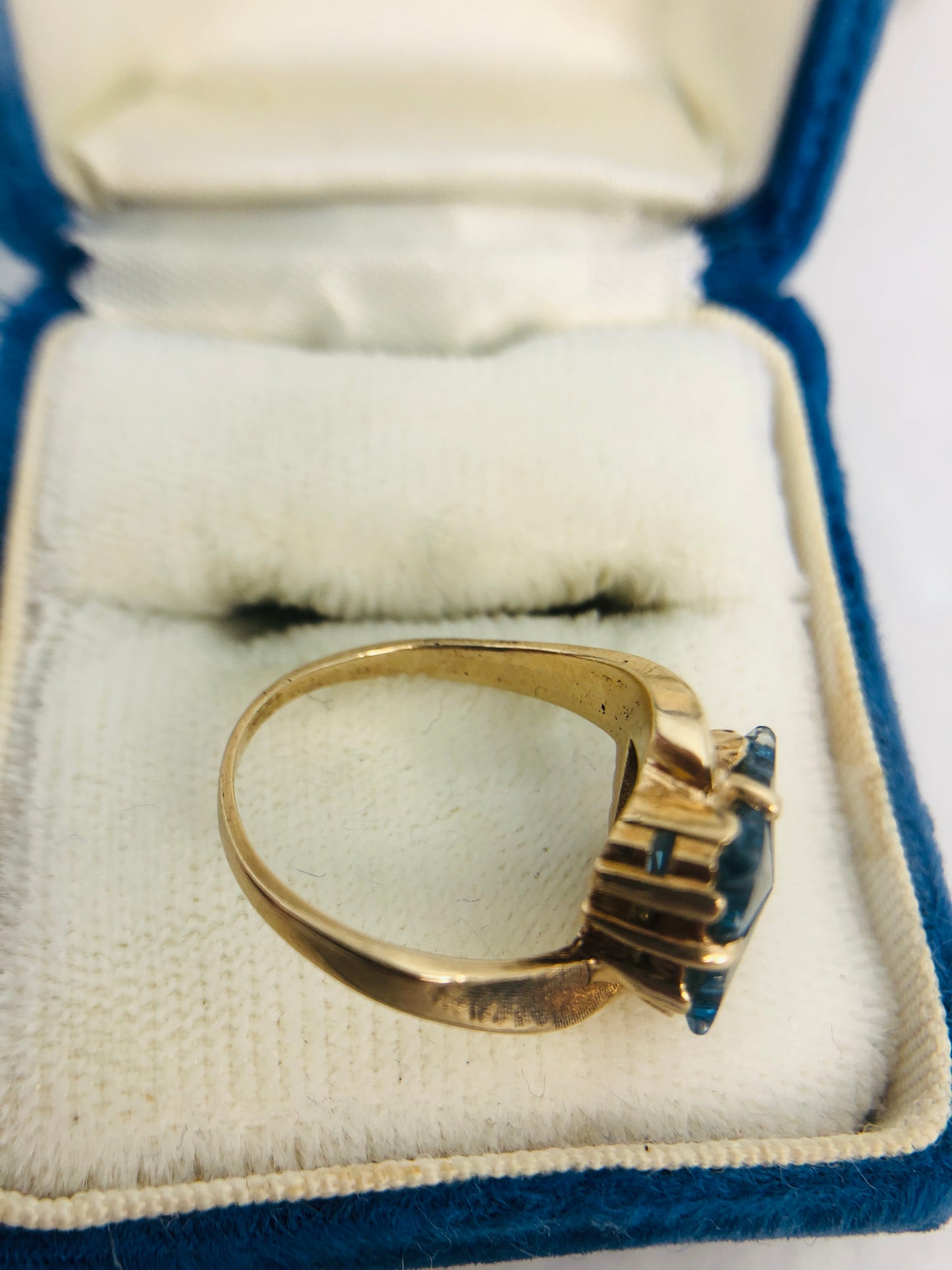 
                  
                    10K Gold Ladies Ring with Stunning Blue Gemstone (21591)
                  
                