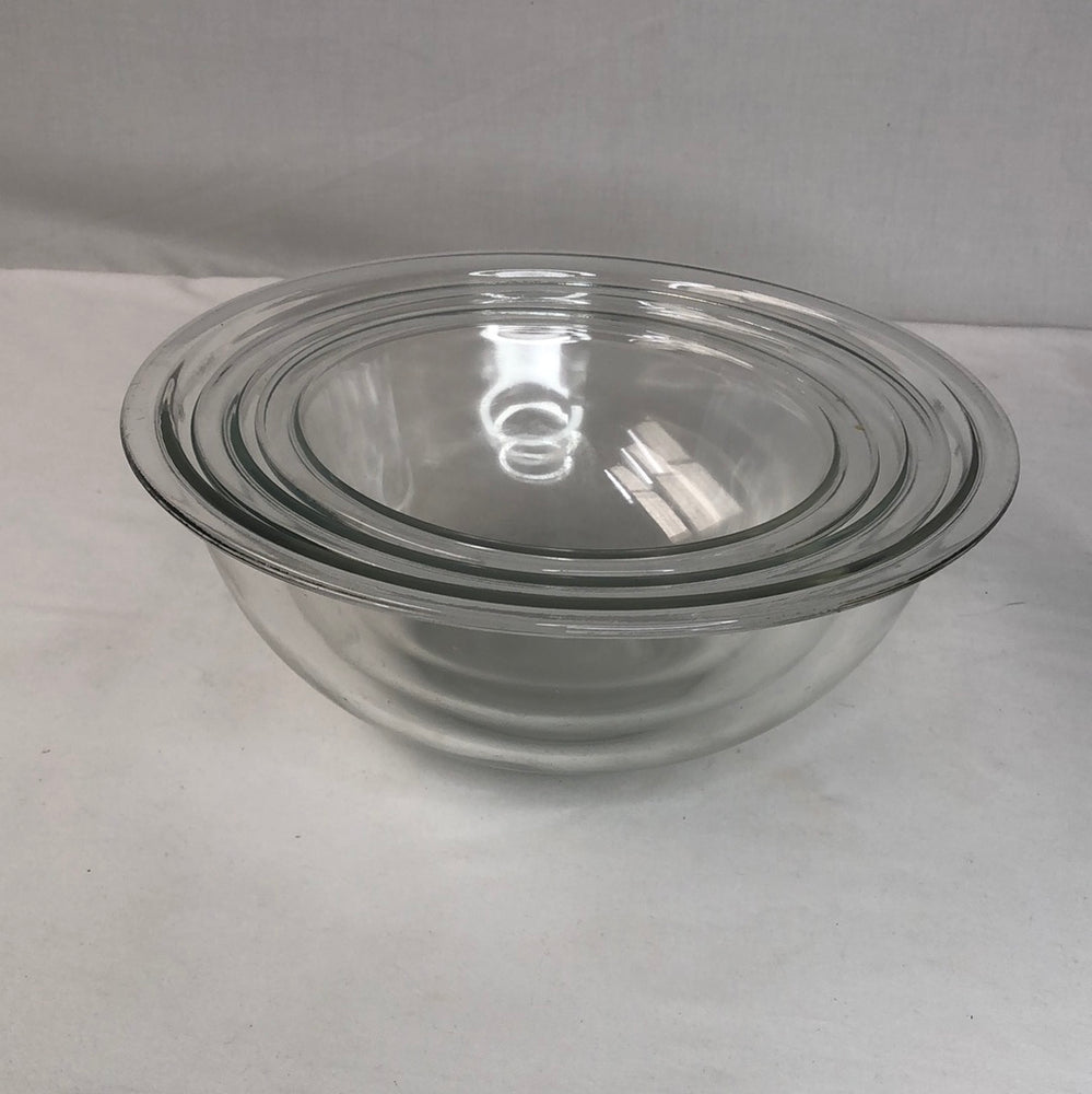 
                  
                    Vintage PYREX  Clear Glass Nesting Mixing Bowls (16925)
                  
                