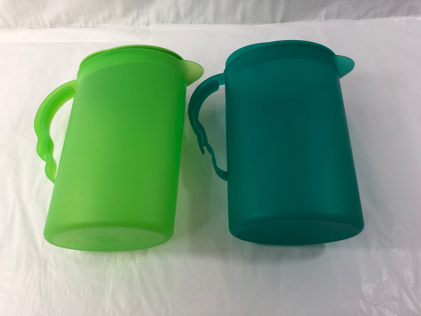 
                  
                    Tupperware- 2 x Water Jugs 2.1L (21414)
                  
                
