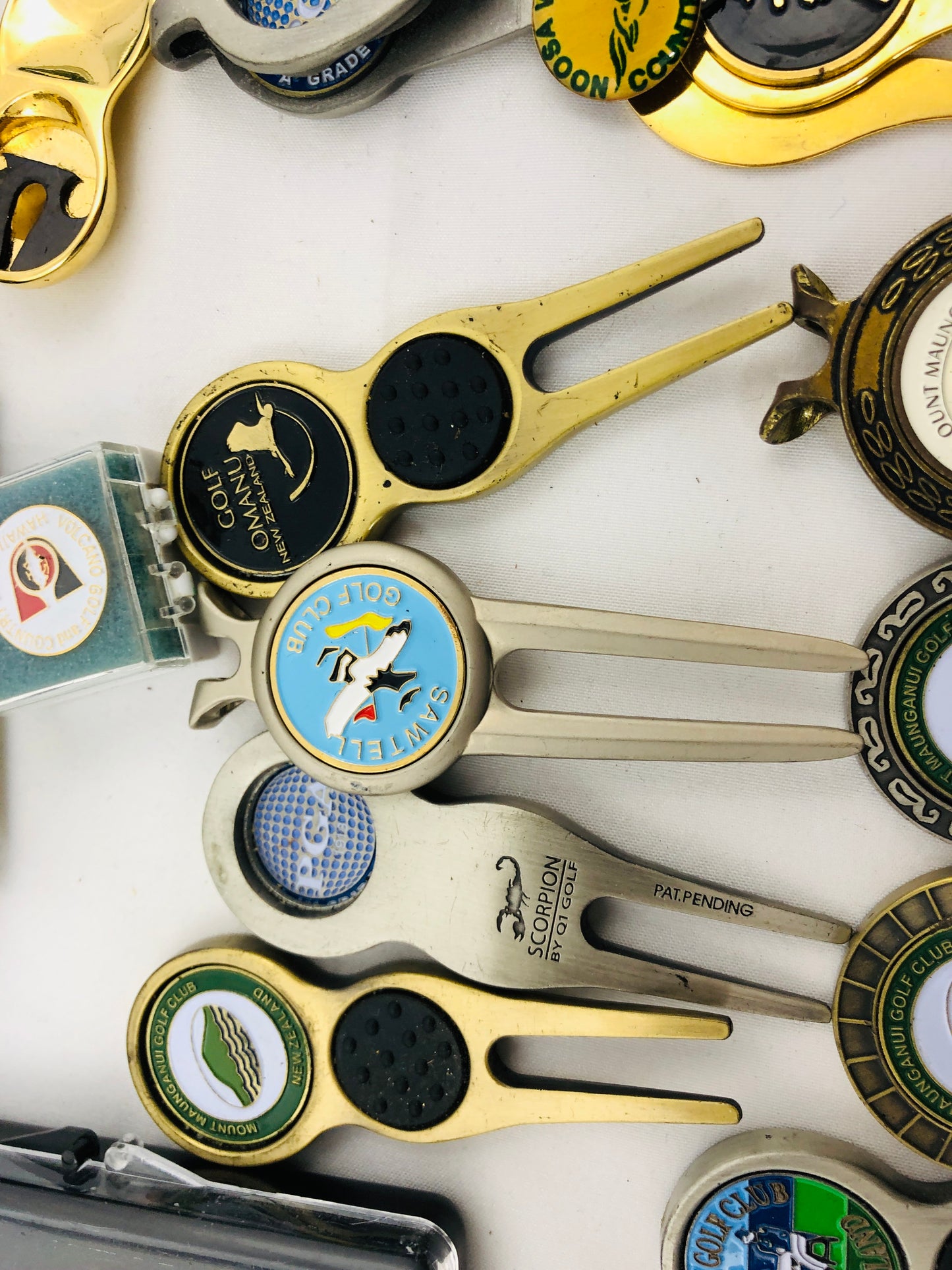 
                  
                    Box of Collectable Golfing Paraphernalia (20903)
                  
                