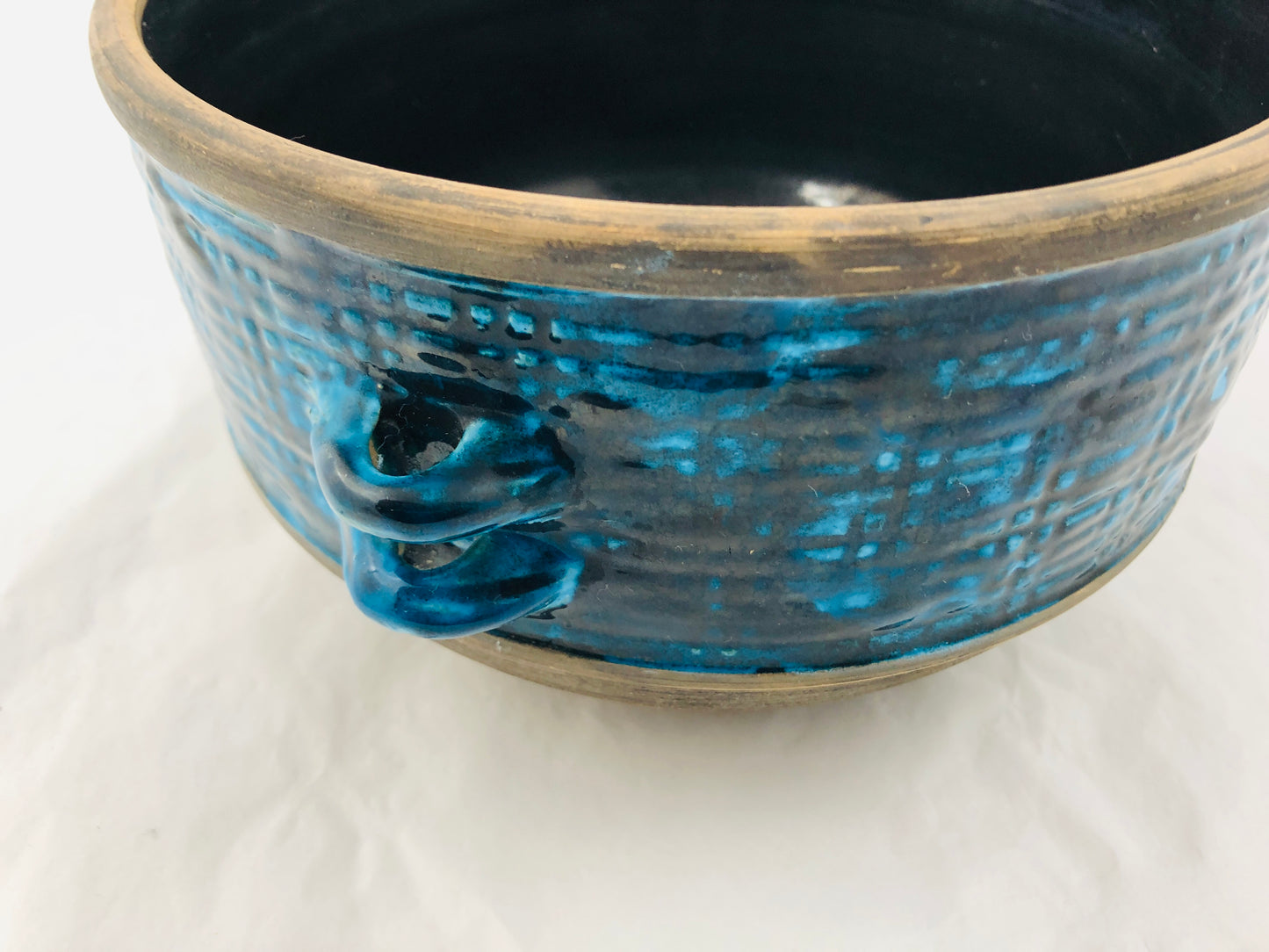 
                  
                    Beautifully Made Pottery Pot (21563)
                  
                