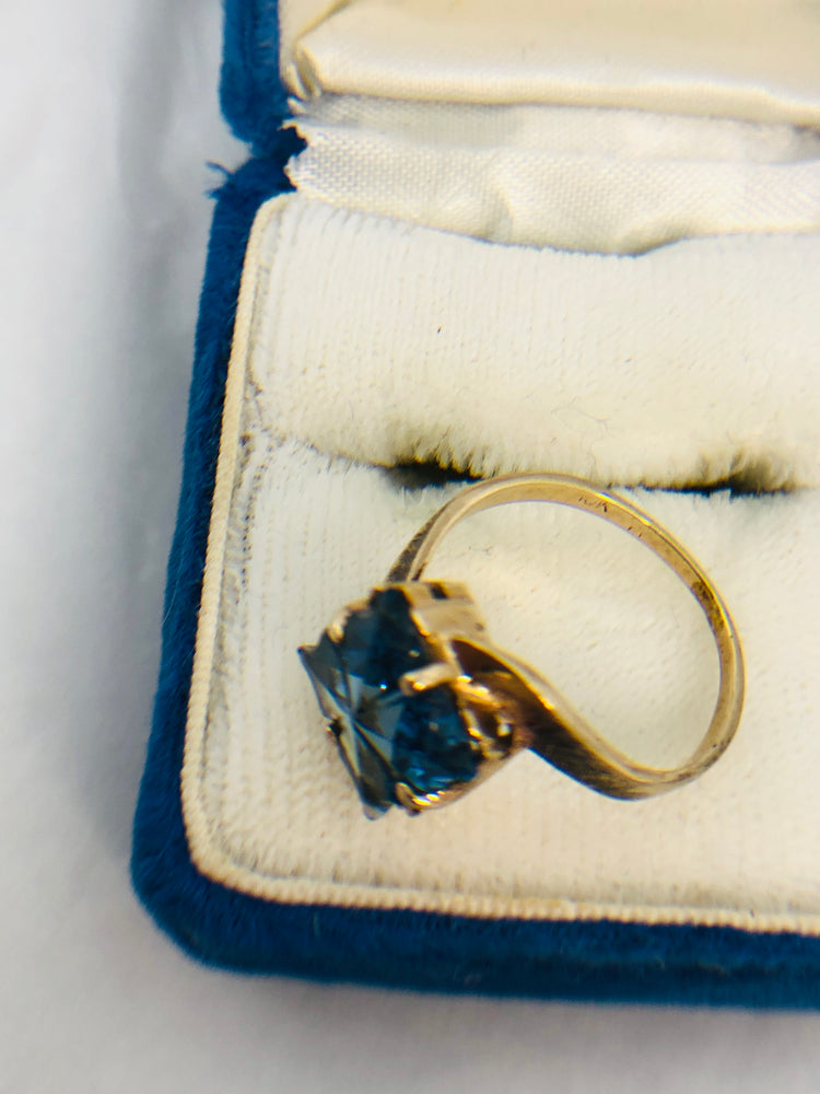 
                  
                    10K Gold Ladies Ring with Stunning Blue Gemstone (21591)
                  
                