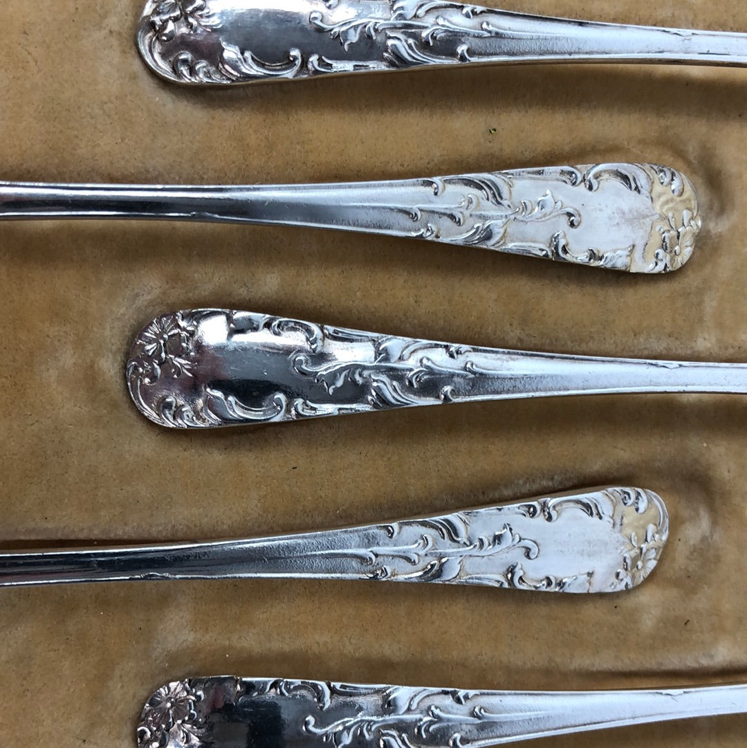 
                  
                    Silver Plate 12 x Teaspoons and Sugar Tongs (17031)
                  
                