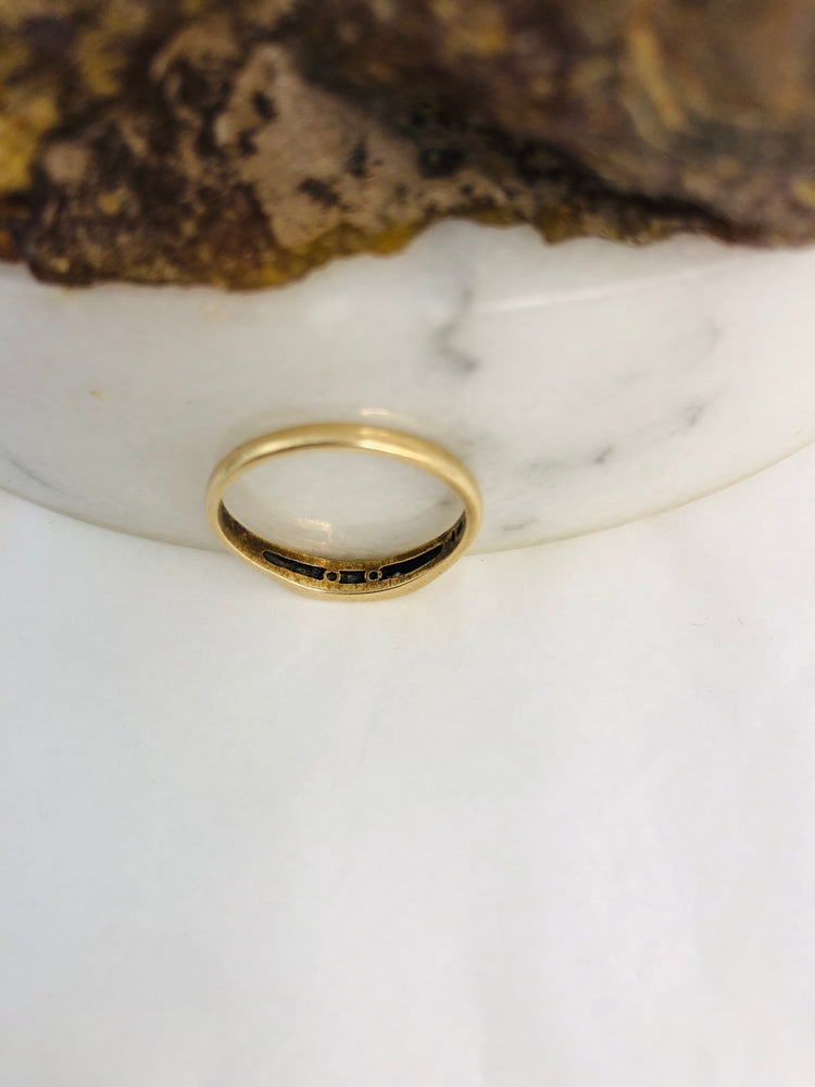 
                  
                    9ct Gold Diamond Curved Band x 5 Diamonds (21590)
                  
                