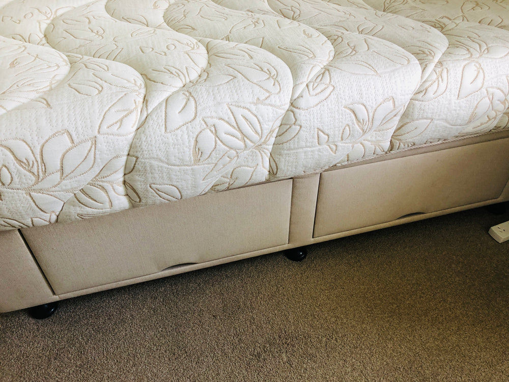 
                  
                    Queen Bed and Base - Woola - W2000 Mattress (21805)
                  
                