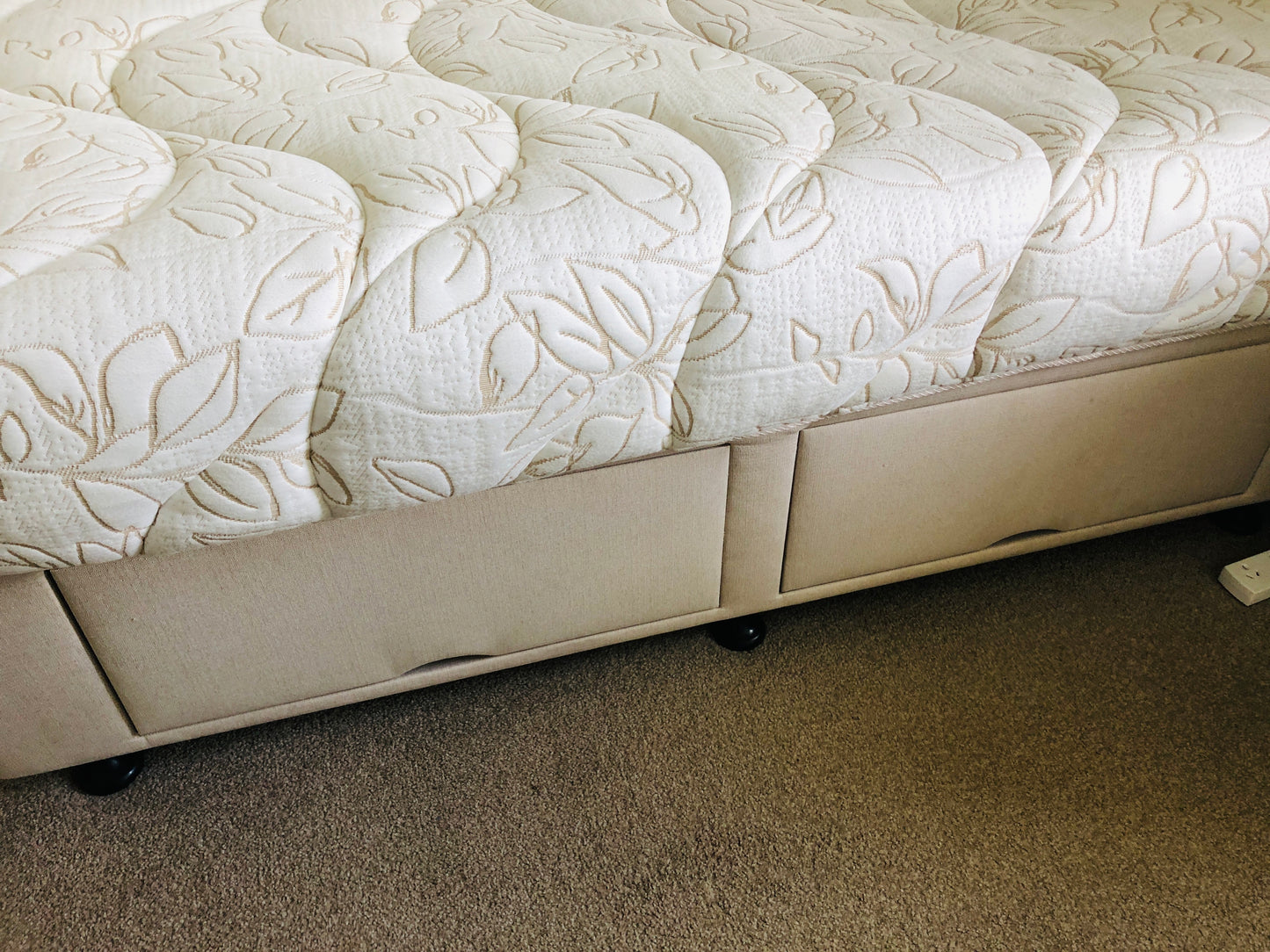 
                  
                    Queen Bed and Base - Woola - W2000 Mattress (21805)
                  
                