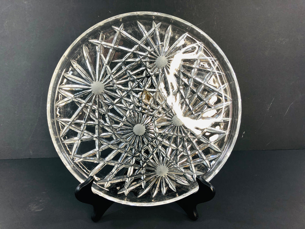 
                  
                    Large Star Burst Glass Plate (21364)
                  
                