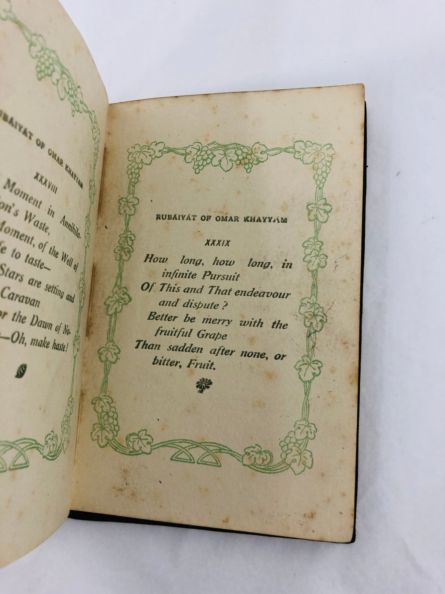 
                  
                    Antique Book  of Rubáiyát of Omar Khayyám - Collins (21585)
                  
                